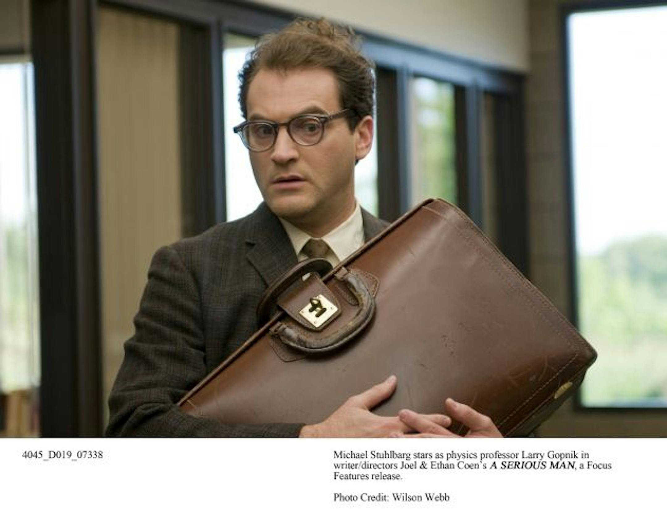 Michael Stuhlbarg stars as physics professor Larry Gopnik in writer/directors Joel & Ethan Coen�s A SERIOUS MAN, a Focus Features release. Photo Credit: Wilson Webb
