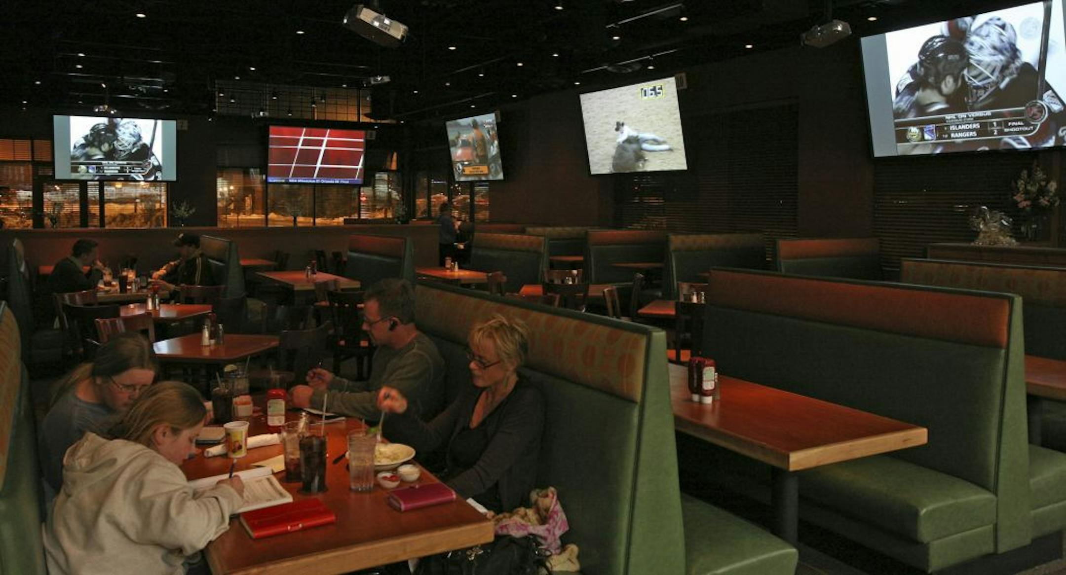 VITA.MN SPORTS BARS: Sensers ( Joe sensers ) newest location, near 494 and Hwy 55 in Plymouth.