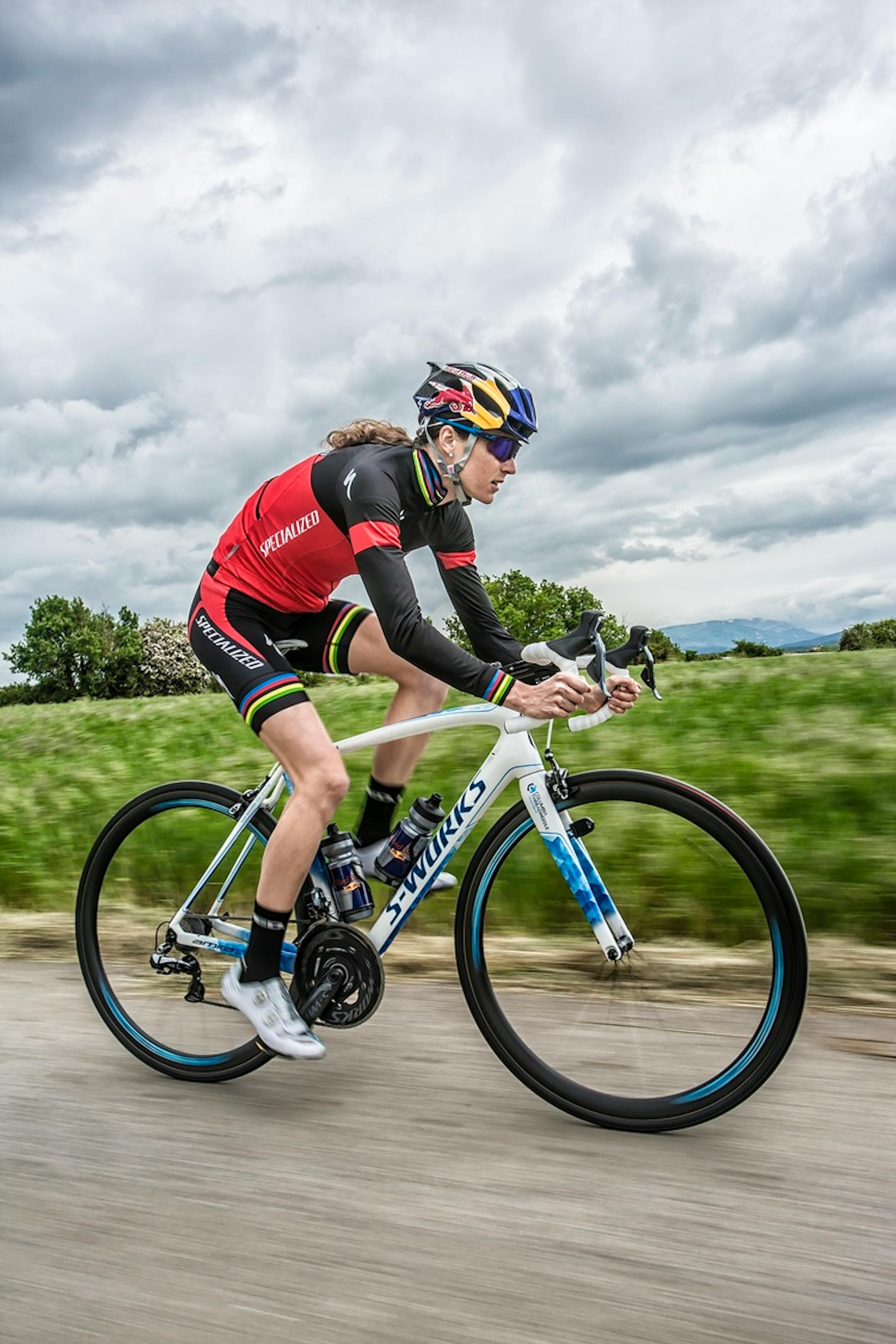 Gwen Jorgensen, Olympic gold medalist in triathlon, is auctioning a bike to support paratriathletes.