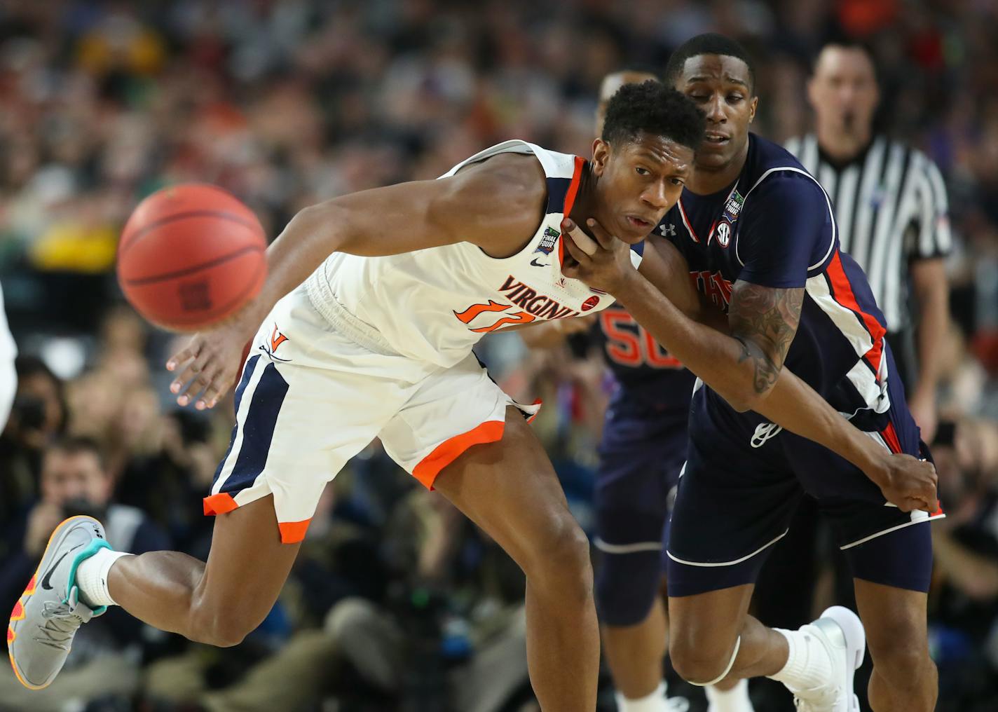 Auburn forward Horace Spencer held back Virginia Cavaliers guard De'Andre Hunter