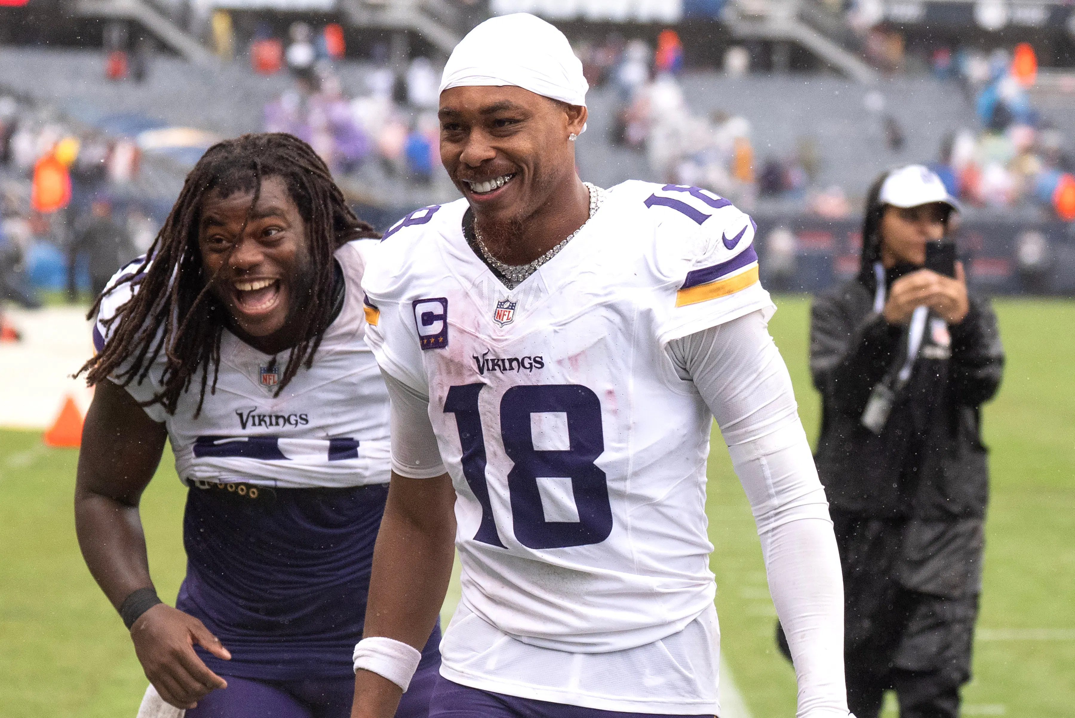 MN Vikings vs. Bears score, recap: Carson Wentz, Caleb Williams injury