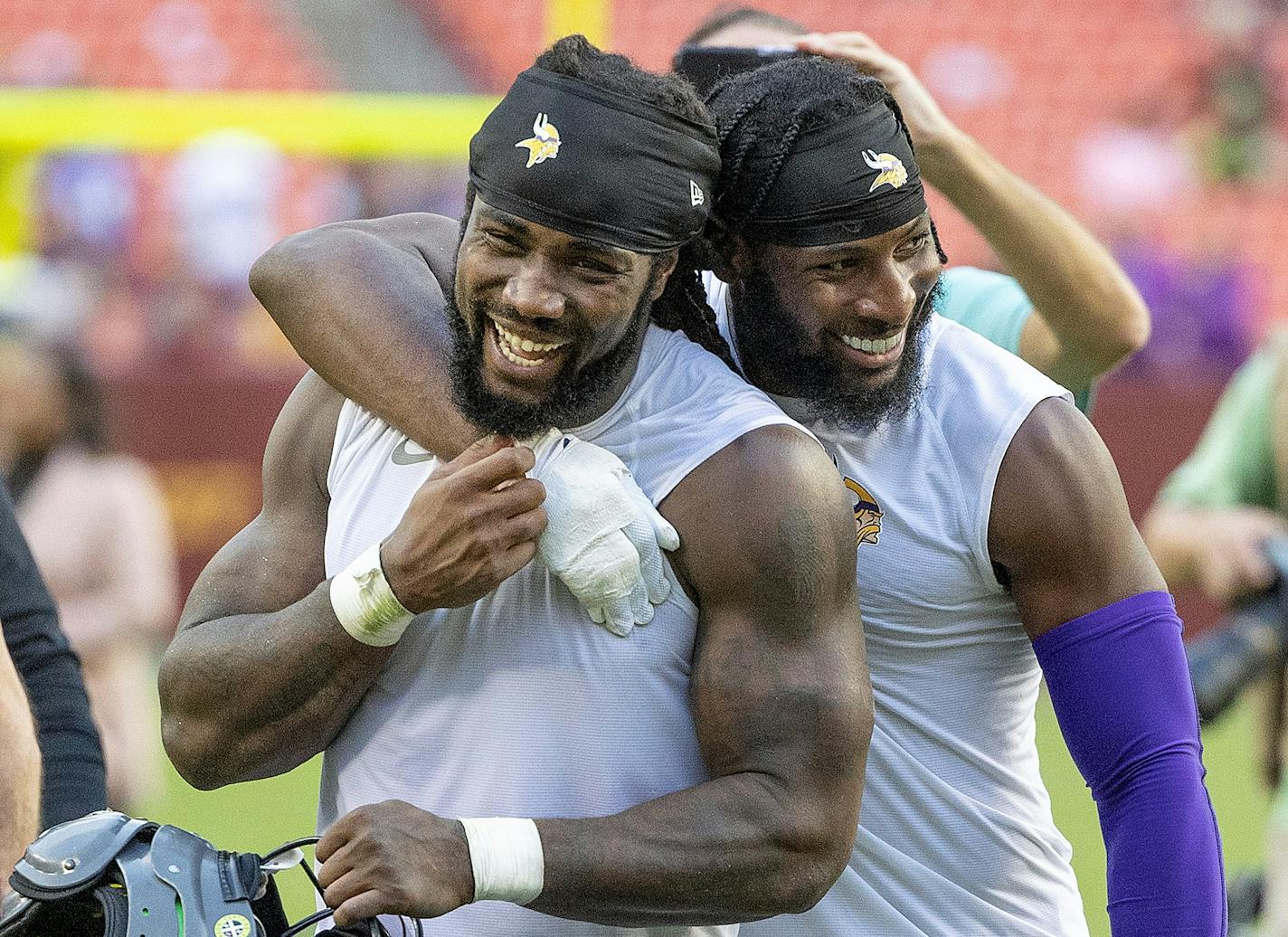 Minnesota Vikings running back Dalvin Cook (4) gets a hug from Vikings cornerback Kris Boyd (29) as they celebrate their 20-17 victory over the Washington Commanders at FedEx Field, in Landover, MD, on Sunday, November 6, 2022. ] Elizabeth Flores • liz.flores@startribune.com