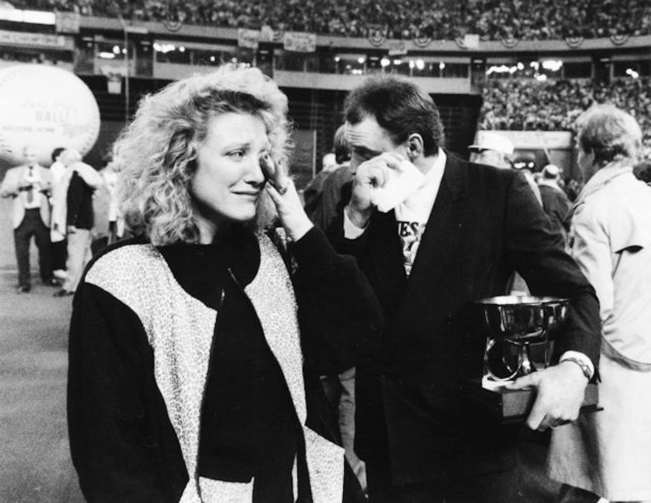 Debby and Gary Gaetti, shown upon the Twins' emotional return to the Metrodome in 1987 after clinching the American League pennant in Detroit.