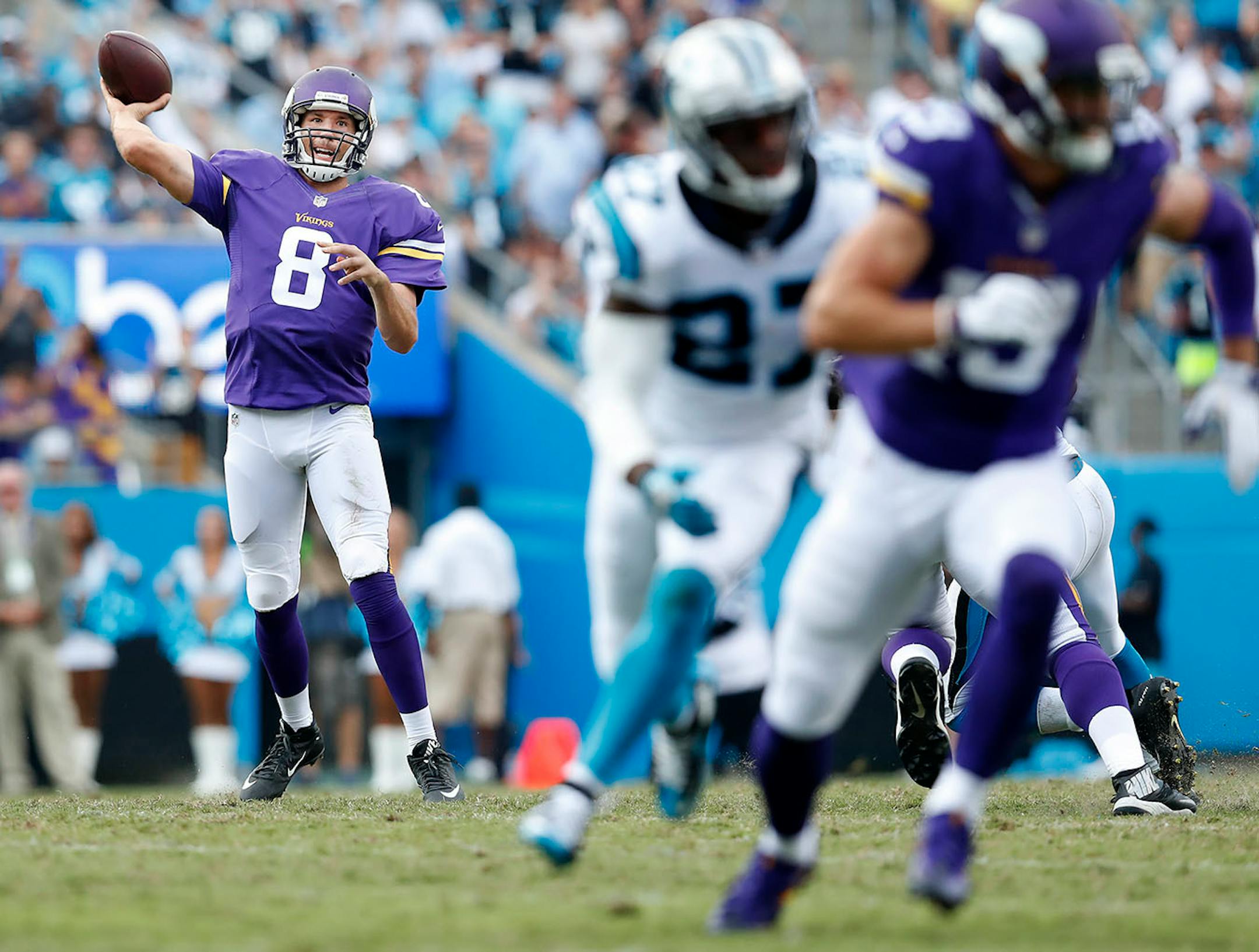 Sam Bradford (8) threw a 19-yard pass to Adam Thielen in the fourth quarter.