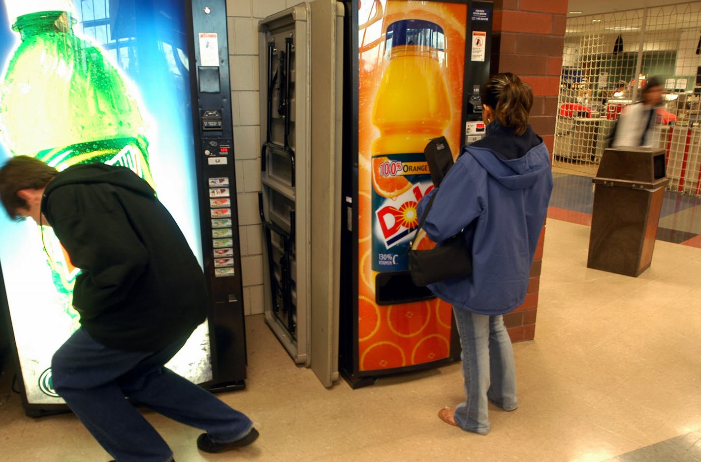 Given a choice between soda and juice students at Eden Praire High School seemed split about even between juice and soda.The machine on the left was the pop machine and the juice machine was on the right.
GENERAL INFORMATION: Eden Praire,Mn. Tuesday 10/7/2003 Schools are stressing healthier snacks and foods theses days, and starting to phase out the pop machines that became so pervasive in the 90s, or fill them with such healthier products as bottled water. I visited Eden Prairie H.S. about two