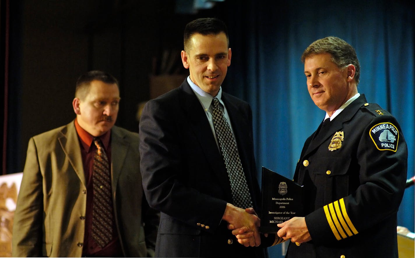 DAVID BREWSTER � dbrewster@startribune.com Tuesday_1/30/07_Minneapolis 2007 MPD AWARDS Investigators of the Year, Sergeants Chris Thomsen (left) and Mike Keefe (center) get their awards from Minneapolis Police Chief Timothy Dolan.