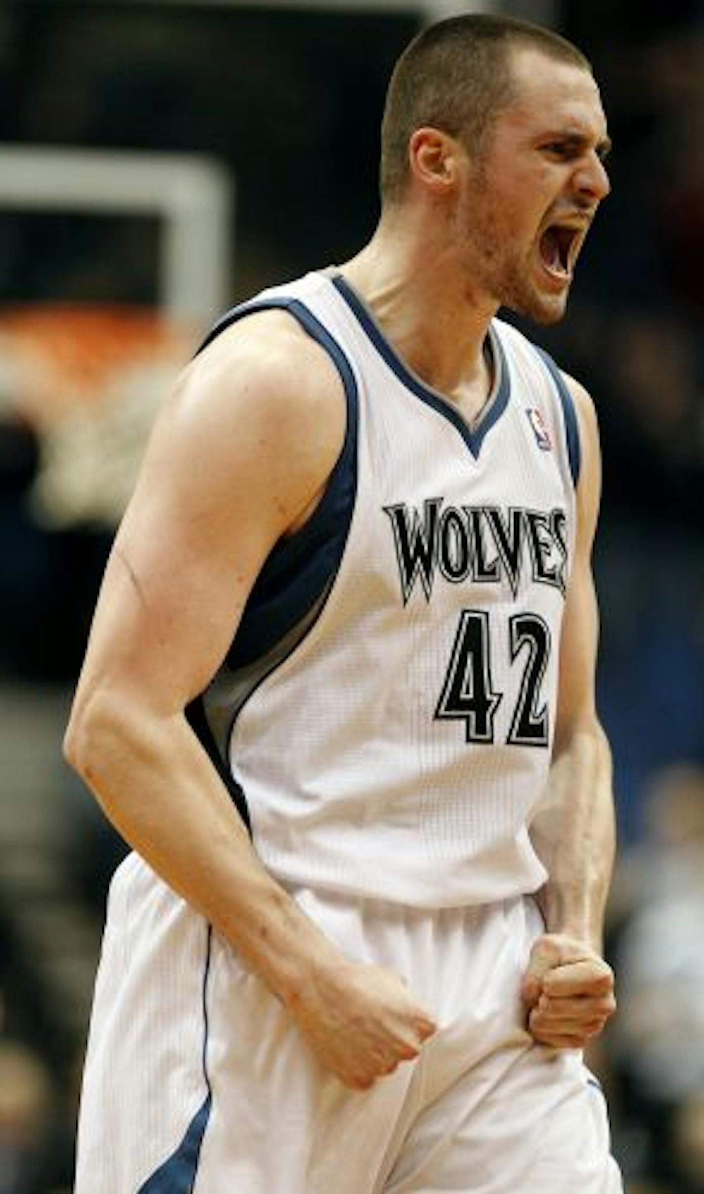 Timberwolves forward Kevin Love (42)