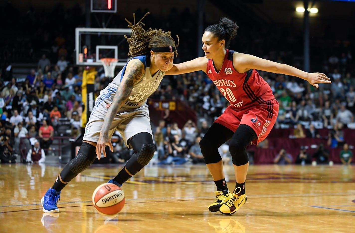 Minnesota Lynx guard Seimone Augustus (33) moved the ball toward the basket while being defended by Washington Mystics guard Kristi Toliver (20) in the third quarter Tuesday night.