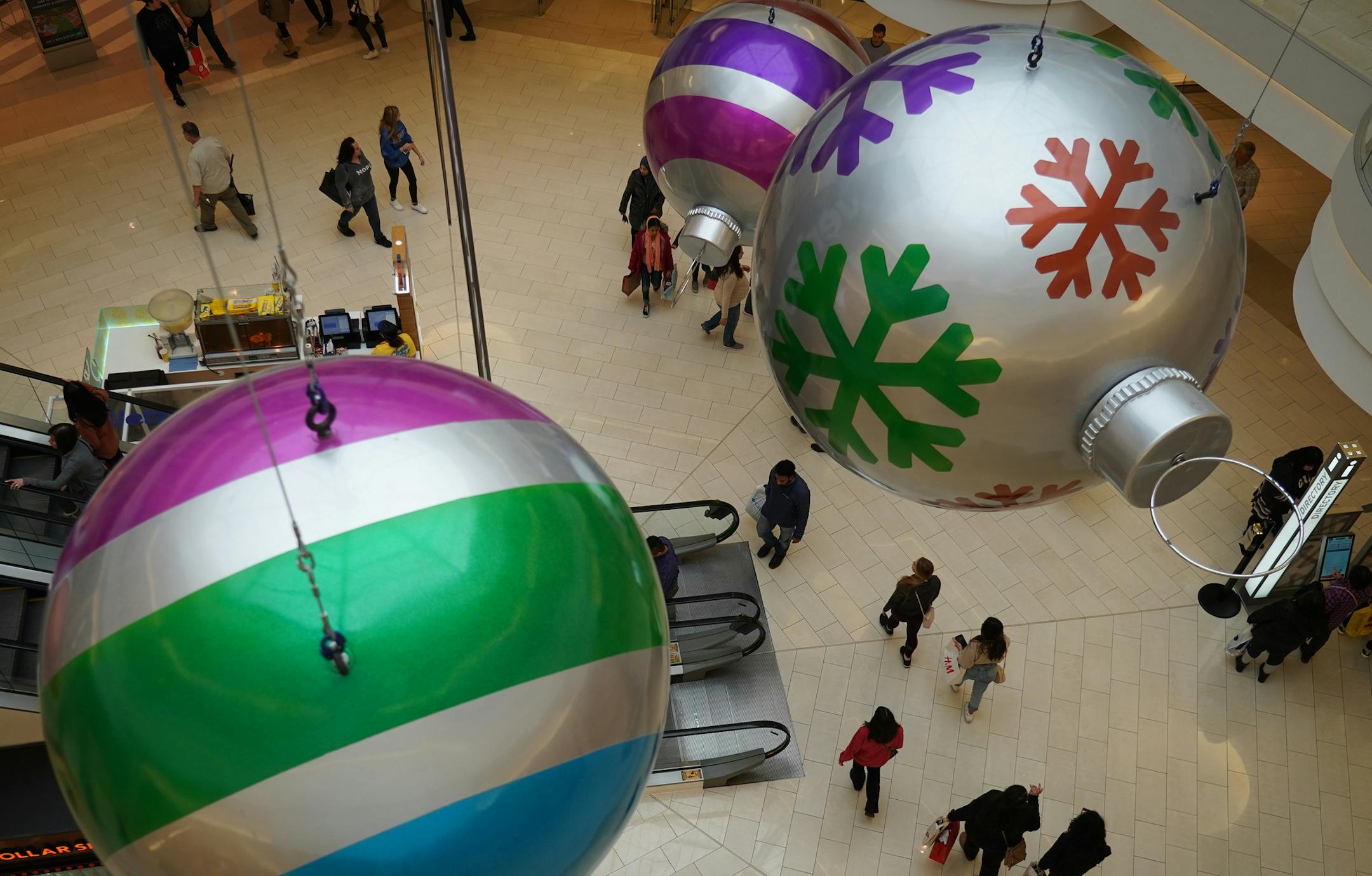 Black Friday 2019 at the Mall of America in Bloomington, Minn. ] Shari L. Gross &#x2022; shari.gross@startribune.com In addition to Black Friday ... Christopher & Banks: It is a combined store of Christopher & Banks and plus size CJ Banks. In addition to shoppers, clothing and other merch, please get some generic shots we can use onlne (i.e. various shots of the logo and signs of both brands.)