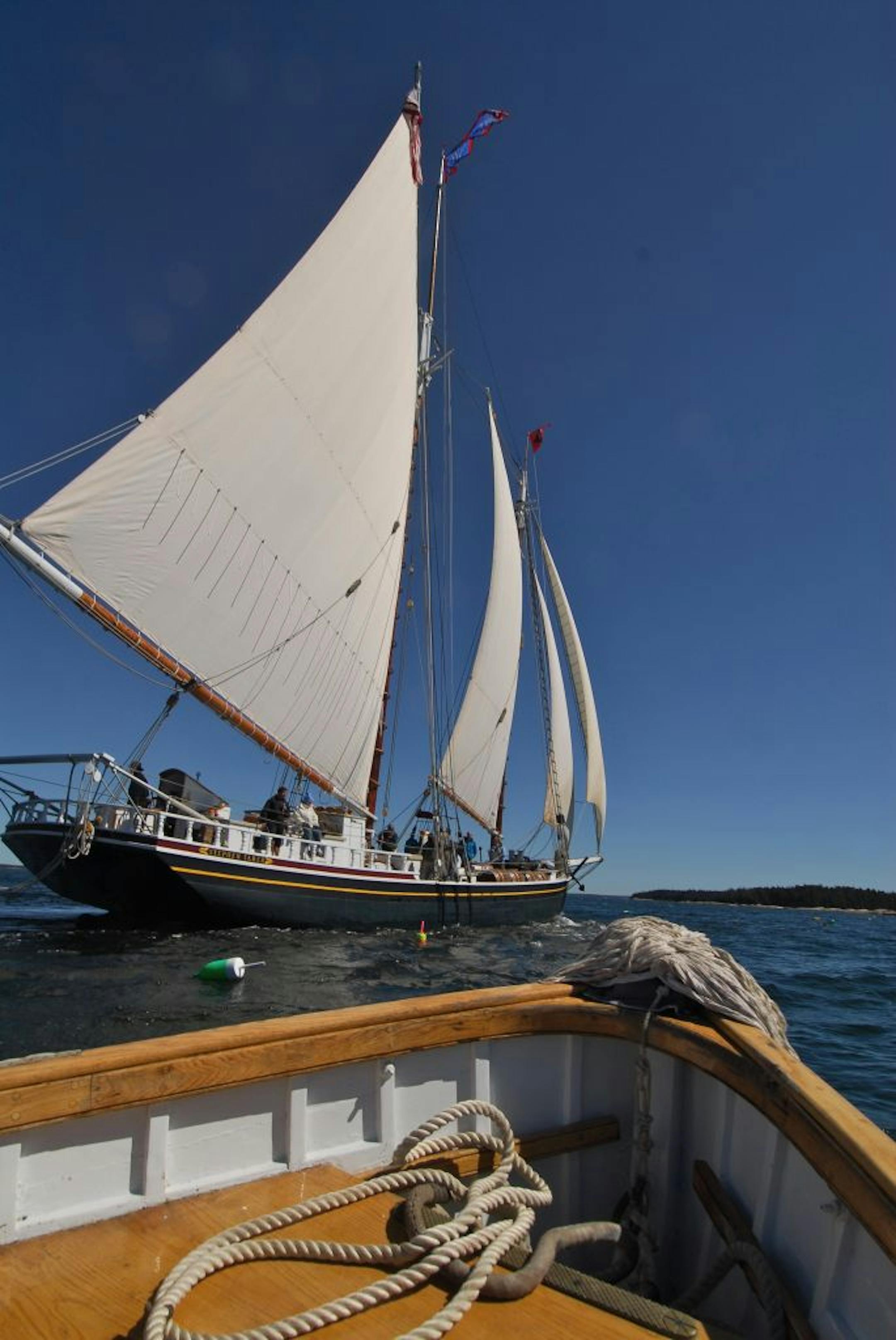 The Taber, the oldest documented sailing vessel in continious service in the United States, offers the possibility to explore the beauties of Maine aboard an Schooner. Each week, from Memorial day thorugh the fall, the boat takes passenger on three to six day sailing trips leaving from Rockland, Maine. , The Maine Windjammer Association includes fourteen traditional tall ships ranging in size from 46 to 132 feet in lenght. Most have been designated national hictoric landmarks.