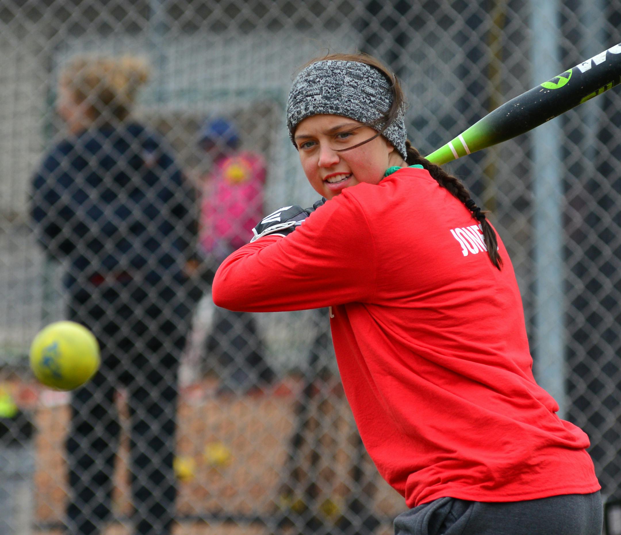 Alyssa Jones during batting practice] Alyssa and Halley Jones are the Spring Lake Park tandem Pitcher and Catcher on the Fast Pitch softball team. Richard.Sennott@startribune.com Richard Sennott/Star Tribune Spring Lake Park Minn. Thursday 5/01/2014) ** (cq)