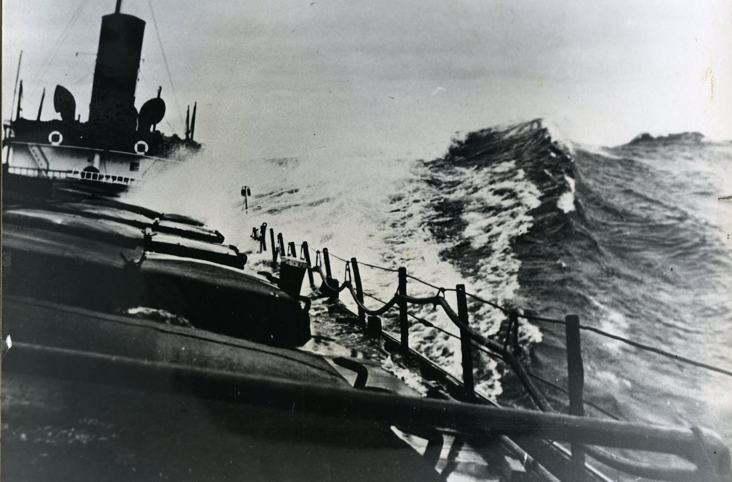 Photograph by Frank Murn. Courtesy of Captain R. Metz. Heavy seas crashing over an unidentified Great Lake vessel.