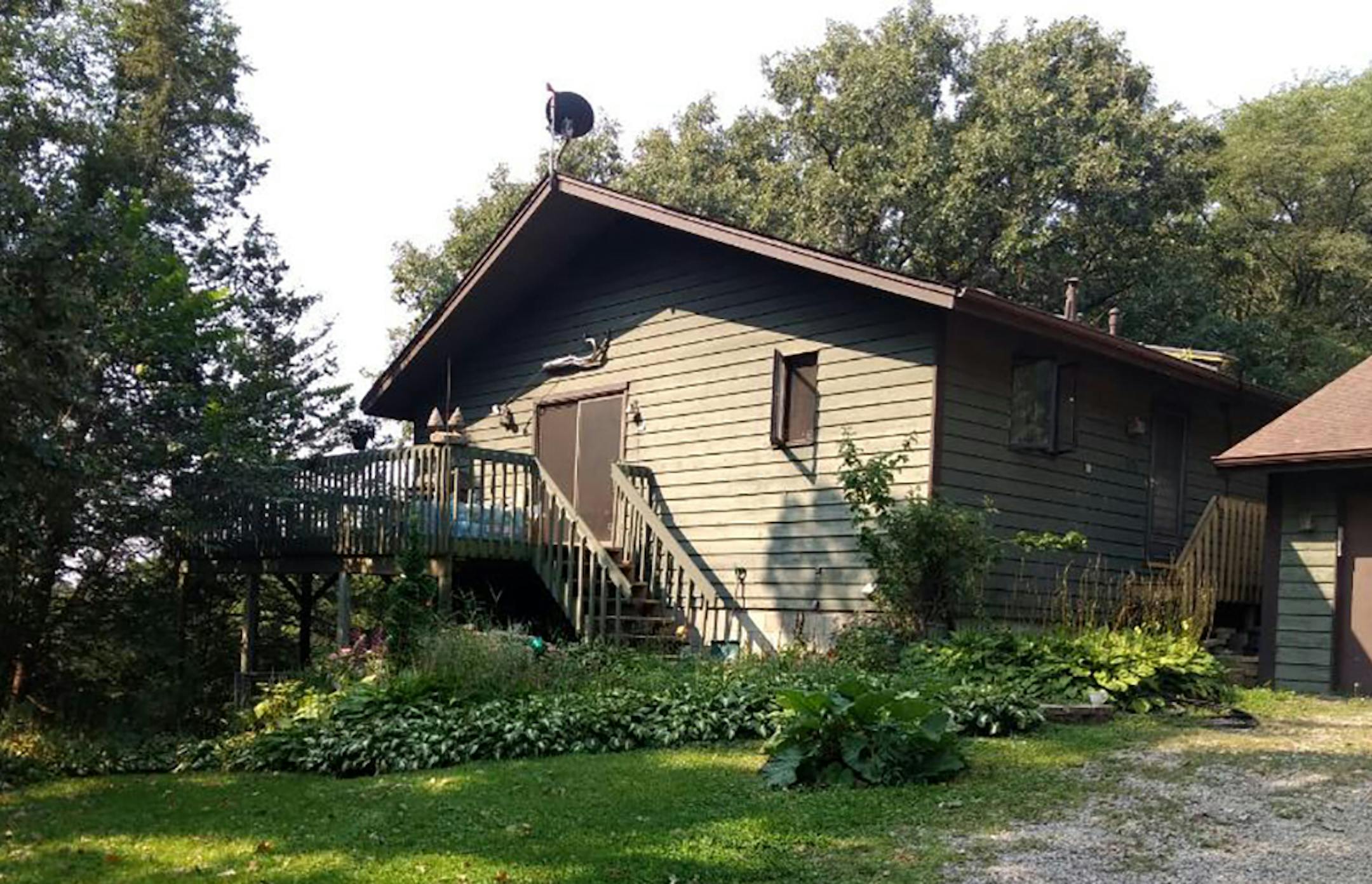 Minnetrista
Built in 1986, this four-bedroom, three-bath house has 2,292 square feet and features vaulted ceilings, skylights, two fireplaces, hardwood floors, eat-in kitchen, full finished walkout basement, sauna, deck and three-car detached garage on a 10-acre lot. Listed by Marc Cabot, owner, 952-240-3421.
