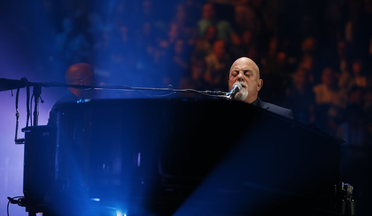 Billy Joel performed at the Target Center. ] (KYNDELL HARKNESS/STAR TRIBUNE) kyndell.harkness@startribune.com Billy Joel performed at the Target Center in Minneapolis Min., Saturday, May 16, 2015.