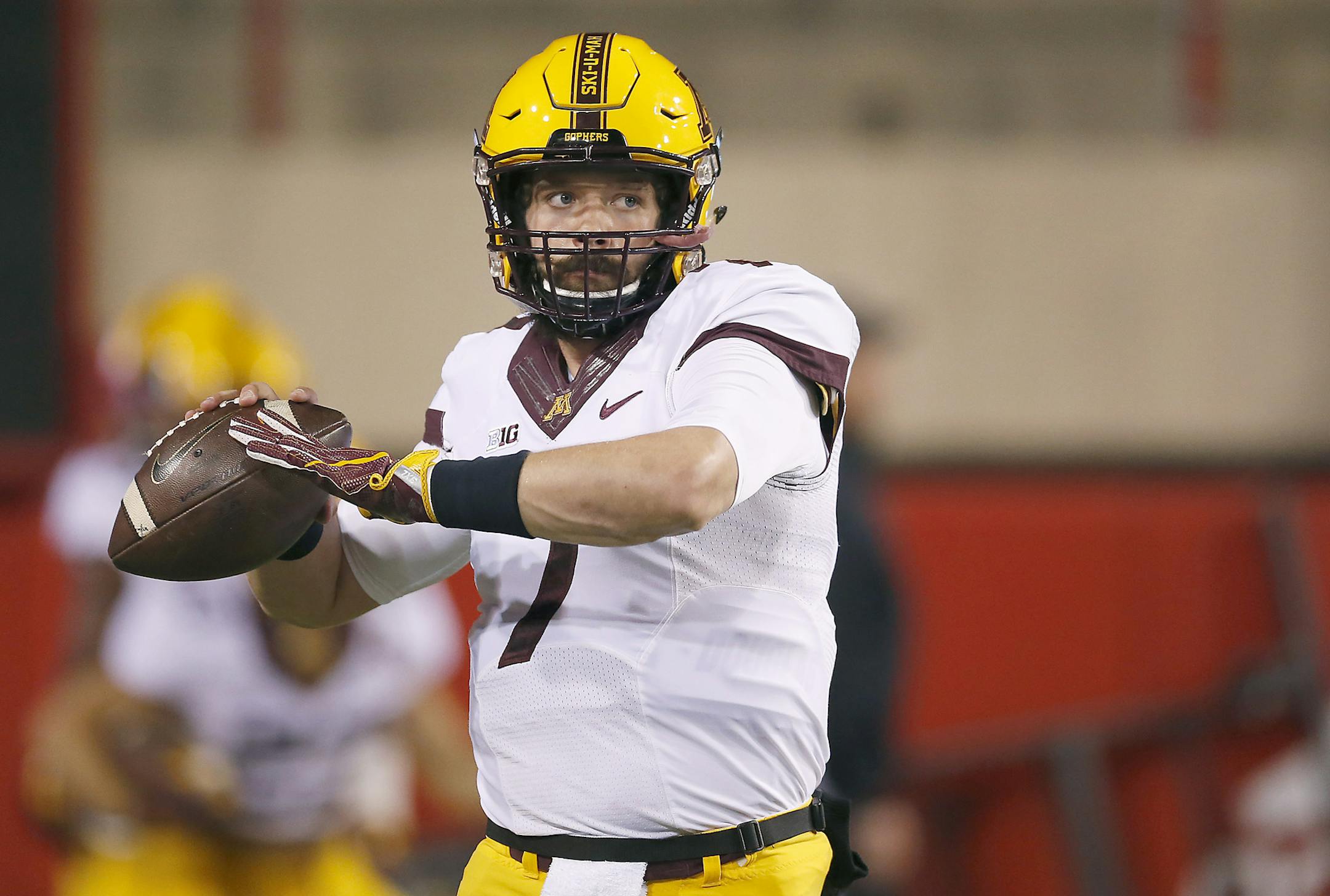 Minnesota's quarterback Mitch Leidner took to the field to warm up before Minnesota took on Nebraska at Tom Osborne Field at Memorial Stadium, Saturday, November 12, 2016 in Lincoln, Nebraska. ] (ELIZABETH FLORES/STAR TRIBUNE) ELIZABETH FLORES • eflores@startribune.com