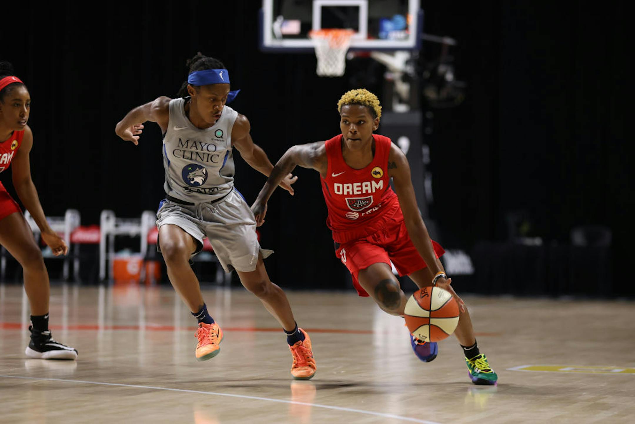 Atlanta's Courtney Williams drove to the basket against the Lynx's Crystal Dangerfield in the Dream's 78-75 victory on Sunday.