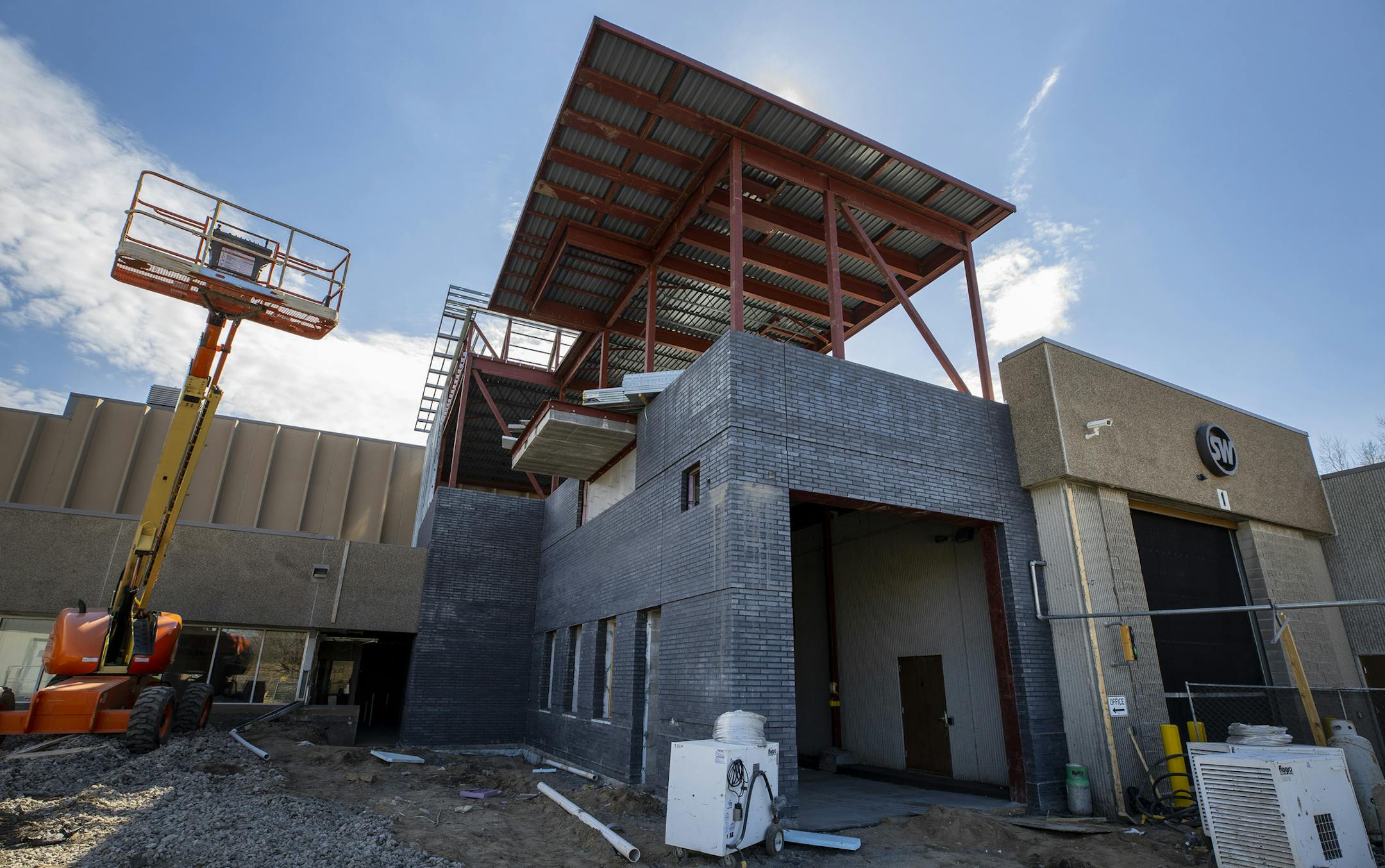 Construction at the SW Transit bus garage in Eden Prairie. ] CARLOS GONZALEZ • cgonzalez@startribune.com – Eden Prairie, MN – April 8, 2020, SouthWest Transit $6 million bus garage and office expansion. Twin Cities transit agencies are using slower times brought on by the novel coronavirus to tackle a long list of needed maintenance and forge ahead with major capital projects.