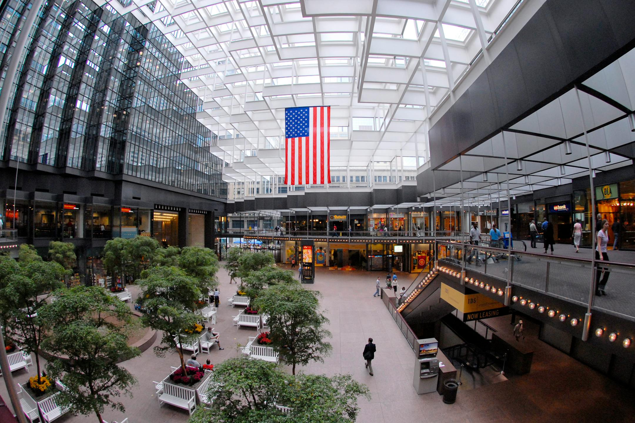 GLEN STUBBE ï gstubbe@startribune.com Thursday, June 15, 2006 ñ Minneapolis, Minn. ñ The Crystal Court of the IDS Center.