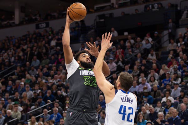 Wolves find their legs in second half, blow out Mavericks by 34 points