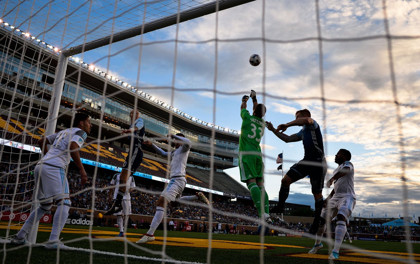 Minnesota United goalkeeper Bobby Shuttleworth (33) blocked a header off a corner kick by Vancouver Whitecaps midfielder Brek Shea (20) in the second half Saturday. ] AARON LAVINSKY &#xef; aaron.lavinsky@startribune.com Minnesota United FC played the Vancouver Whitecaps on Saturday, June 24, 2017 at TCF Bank Stadium in Minneapolis, Minn.