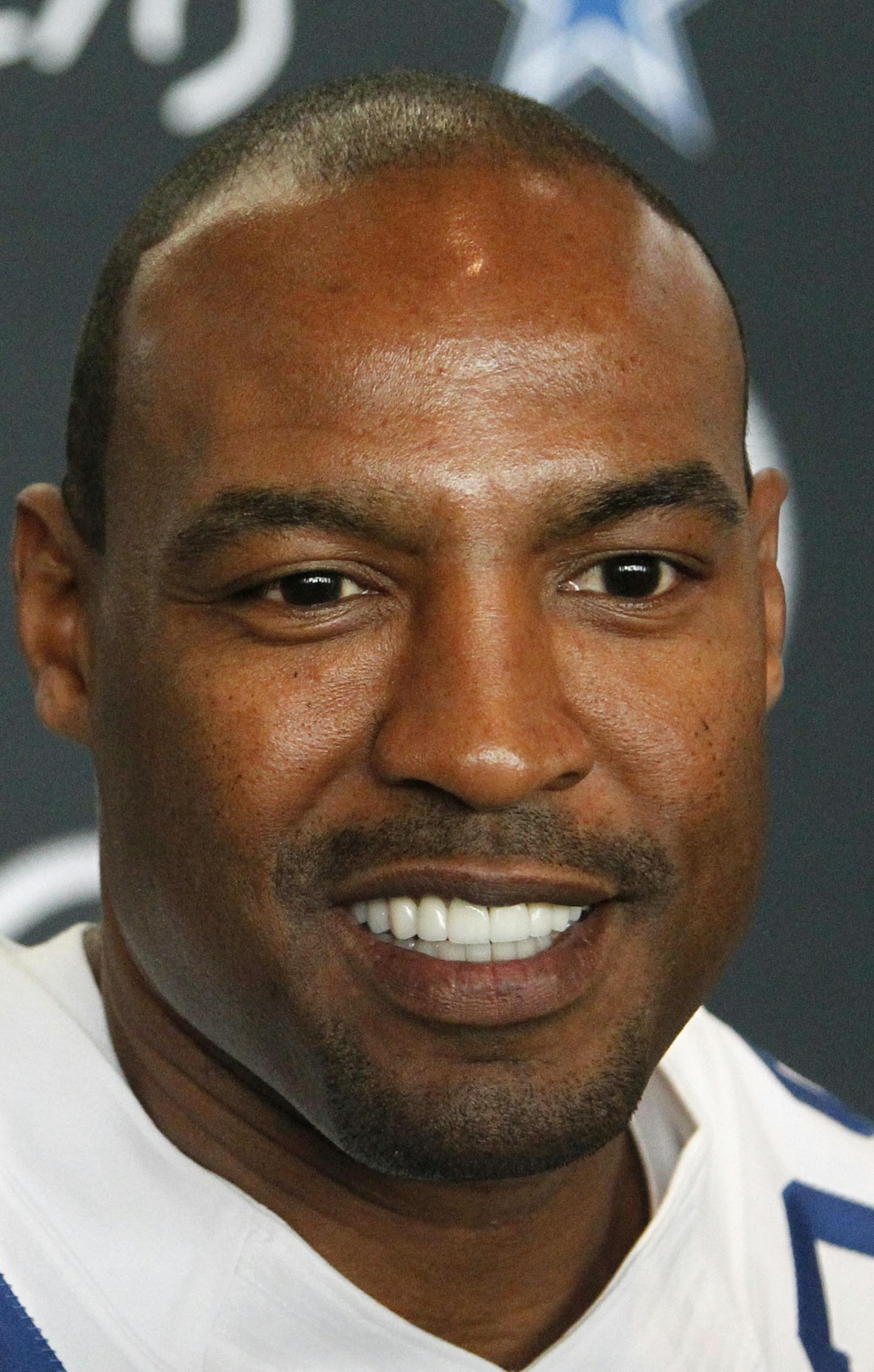 Former Dallas Cowboys player Darren Woodson participates in a pregame presentation before being inducted into the Cowboys Ring of Honor at an NFL football game against the Seattle Seahawks Sunday, Nov. 1, 2015, in Arlington, Texas. (AP Photo/Michael Ainsworth) ORG XMIT: OTKTG407