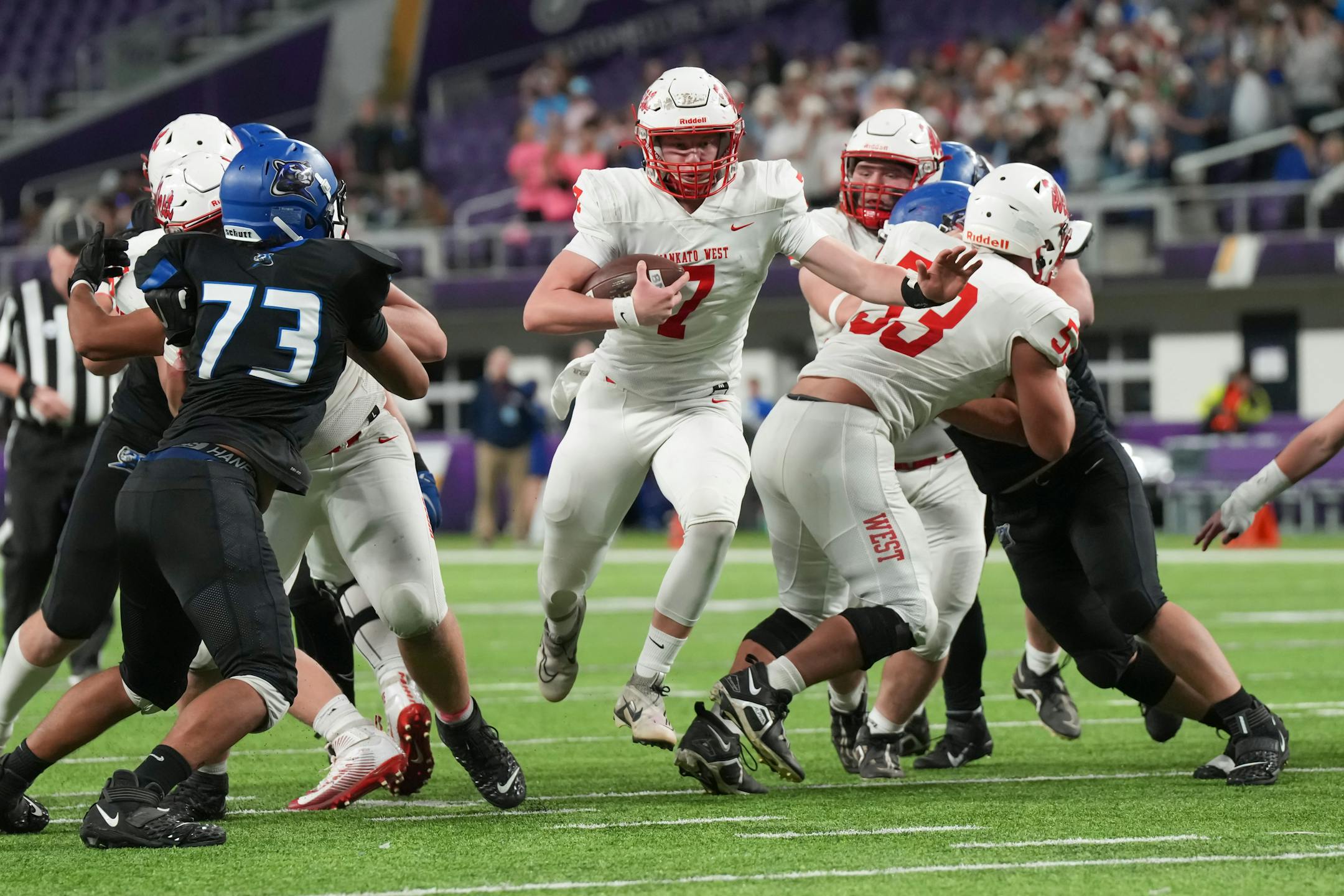 Mankato West QB Barton Mcaninch (7) scored the winning touchdown in the third quarter of the Class 5A semifinal playoff game, Mankato West vs. Rogers at U.S. Bank Stadium Saturday, Nov. 19, 2022 Minneapolis, Minn. ] GLEN STUBBE • glen.stubbe@startribune.com