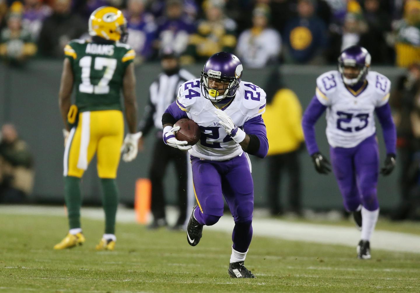 Minnesota Vikings cornerback Captain Munnerlyn (24)