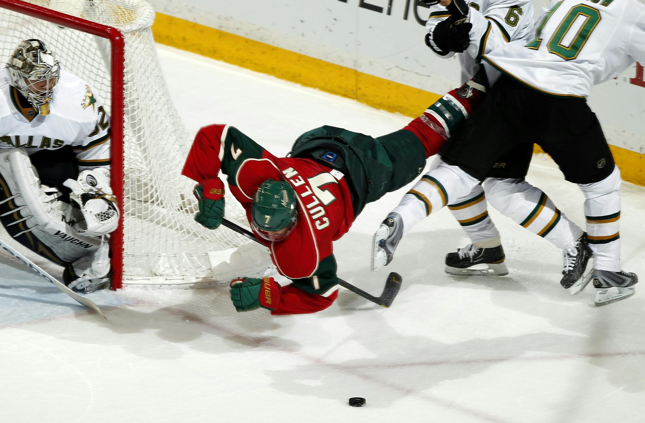 Minnesota's Matt Cullen (7) collides with Dallas' Brenden Morrow on March 13.