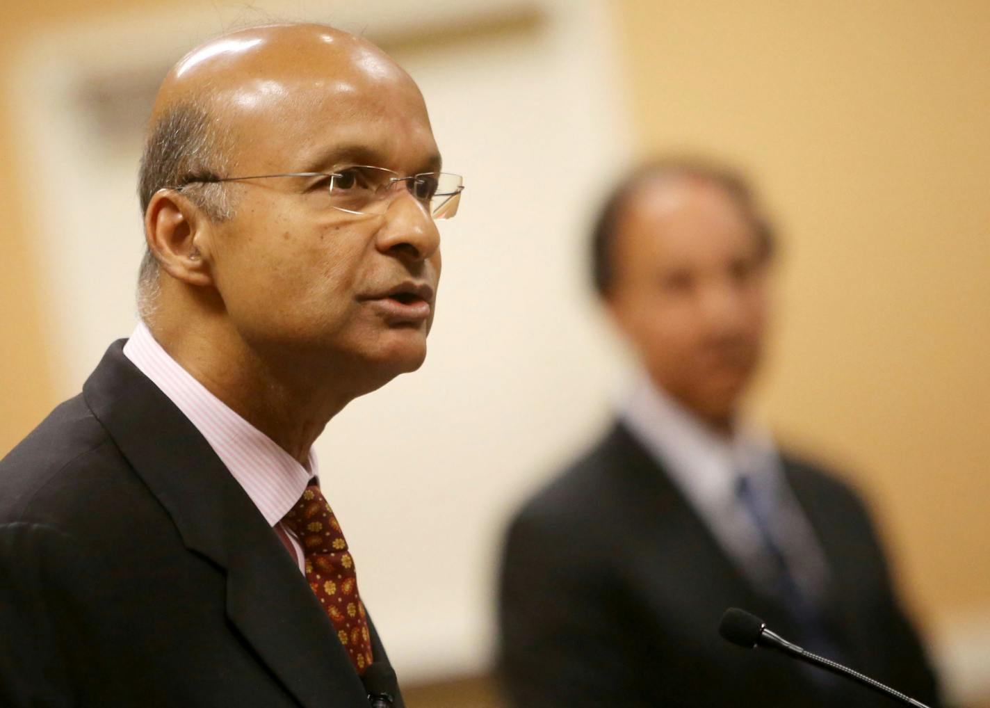 Medtronic chief executive Omar Ishrak spoke at a shareholders gathering at the Hyatt Regency in downtown Minneapolis on Jan. 6, 2015.