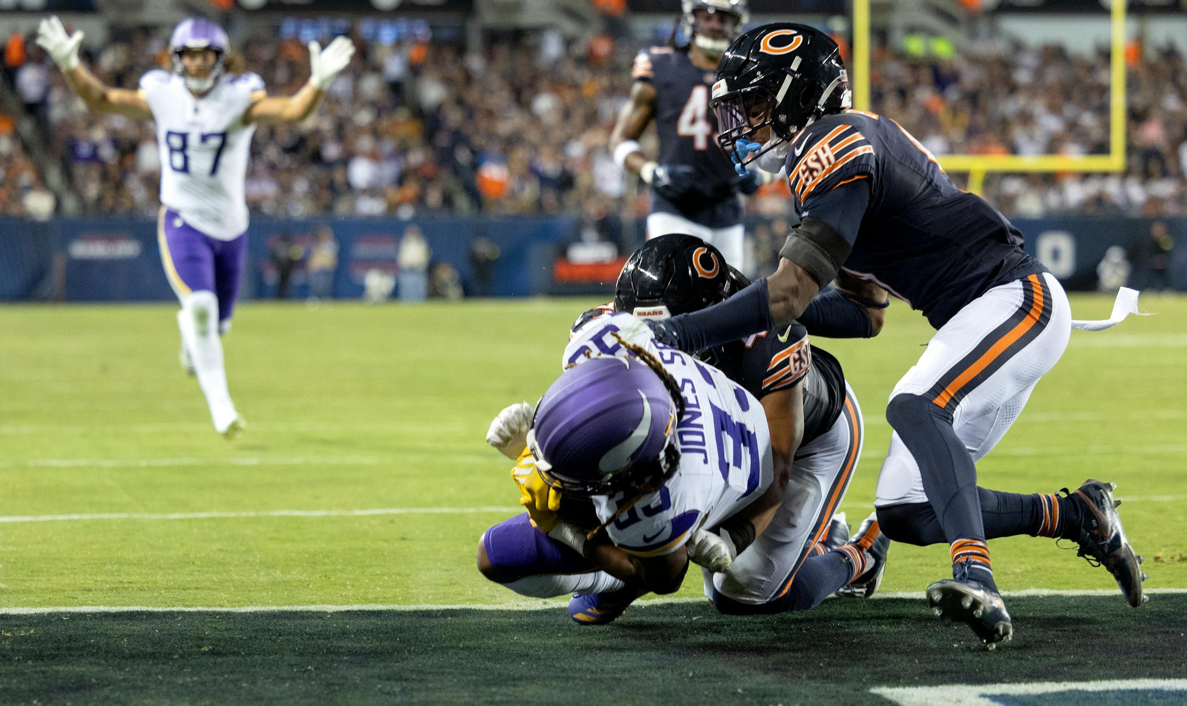 Vikings running backs Jordan Mason and Aaron Jones prove to be a handful