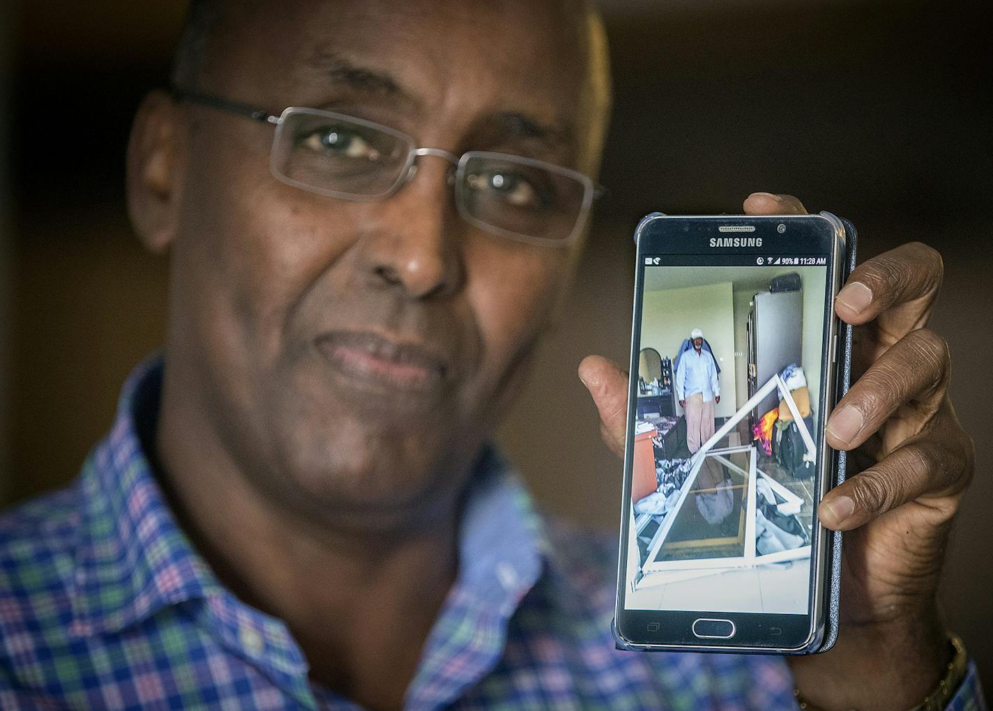 Dahir Salad Hassan showed a photo that was sent to him of the damage from a bomb to his home in Somalia just last Saturday, before he left on a six-month trip to Somalia, Friday, October 20, 2017 in Bloomington, MN. ] ELIZABETH FLORES &#xef; liz.flores@startribune.com