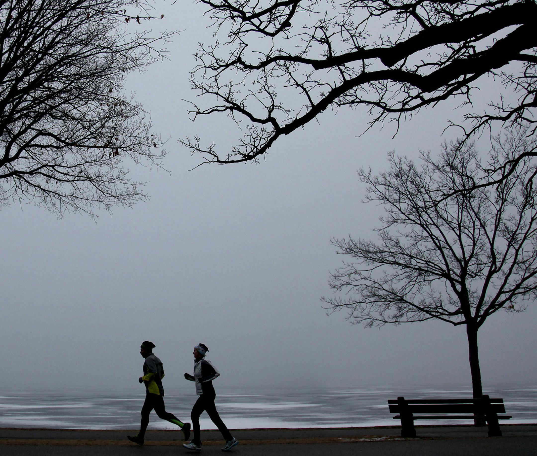 Runners made their way around Lake Hariett as the dense fog loomed above the lake early Thursday, February 2, 2012 in Minneapolis, MN.(ELIZABETH FLORES/STAR TRIBUNE) ELIZABETH FLORES • eflores@startribune.com ORG XMIT: MIN2013011809514232