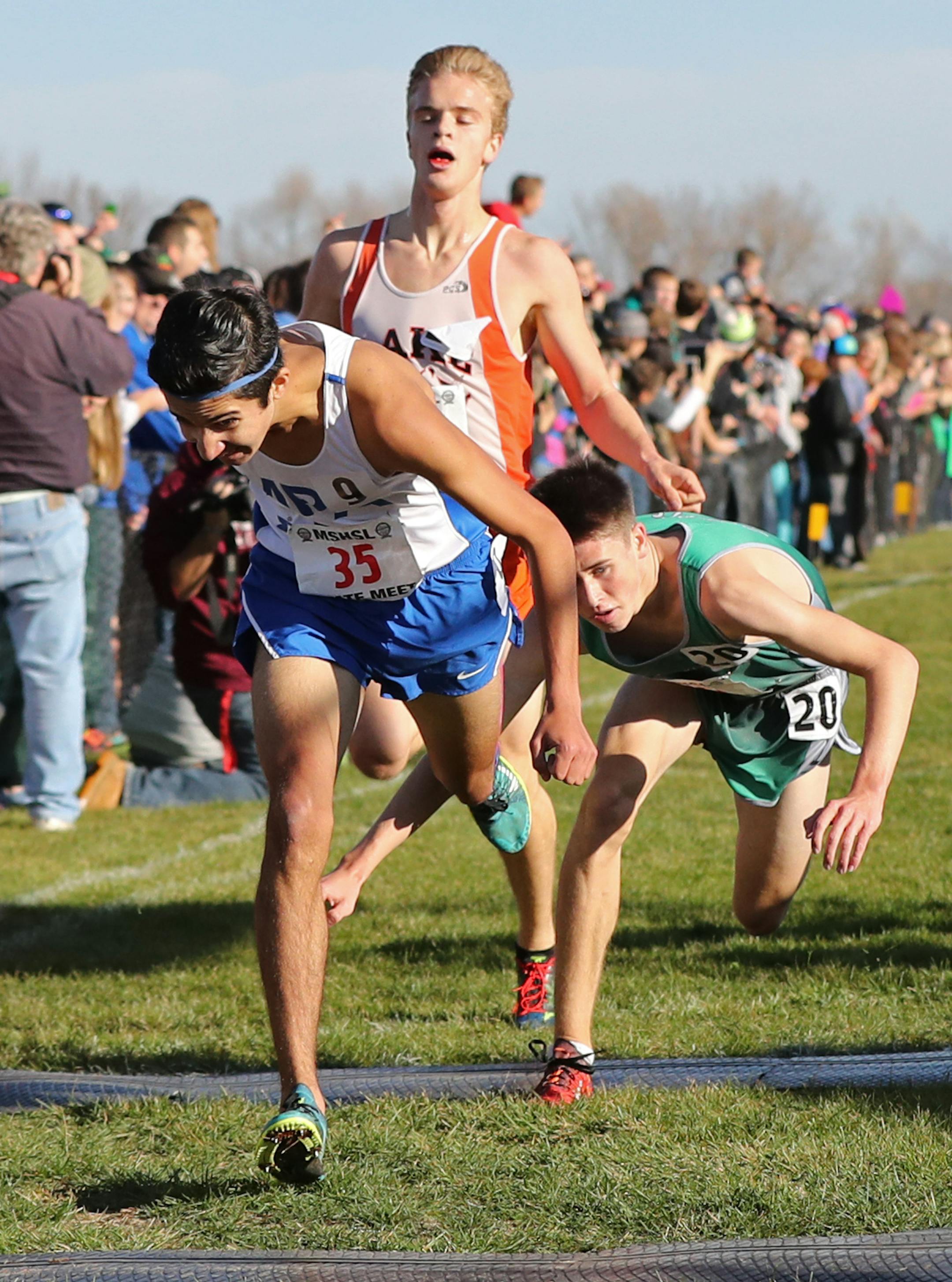Declan Dahlberg of Mounds Park Academy edges out Matt Steiger of Le Crescent (right) and Carl Kozlowski of Lake City to win the 1A boys state high school cross country meet at St. Olaf College on Saturday, November 5, 2016. ] SHARI L. GROSS ï sgross@startribune.com St. Olaf College, Northfield, Minn. Saturday, November 5, 2016