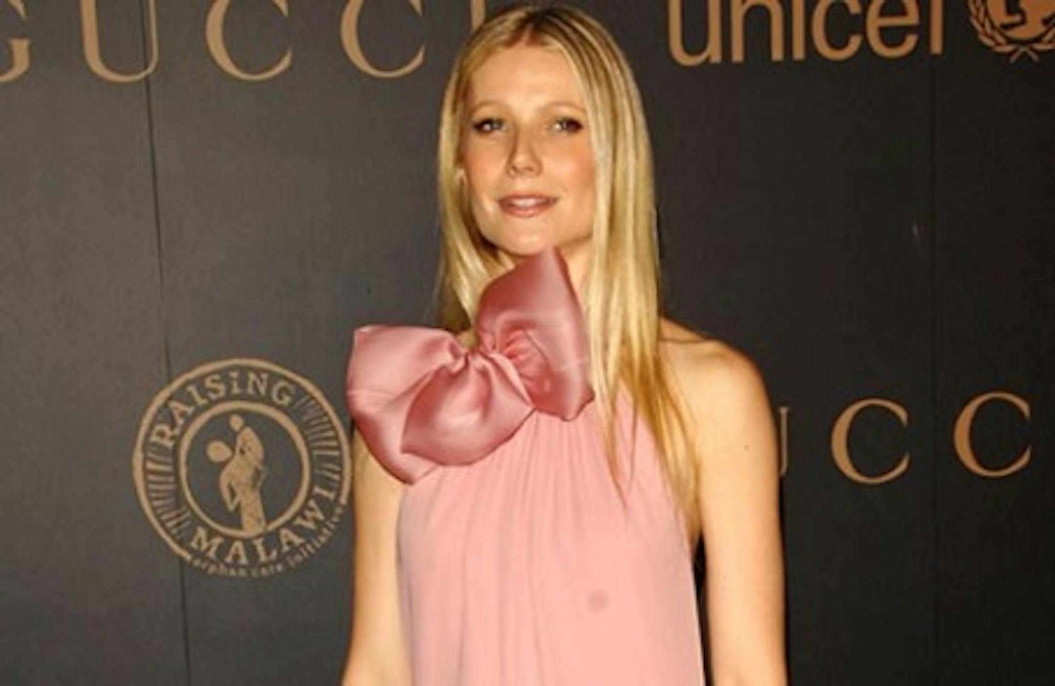 Paltrow, trying to bring back the once-popular "Bow Goiter" look