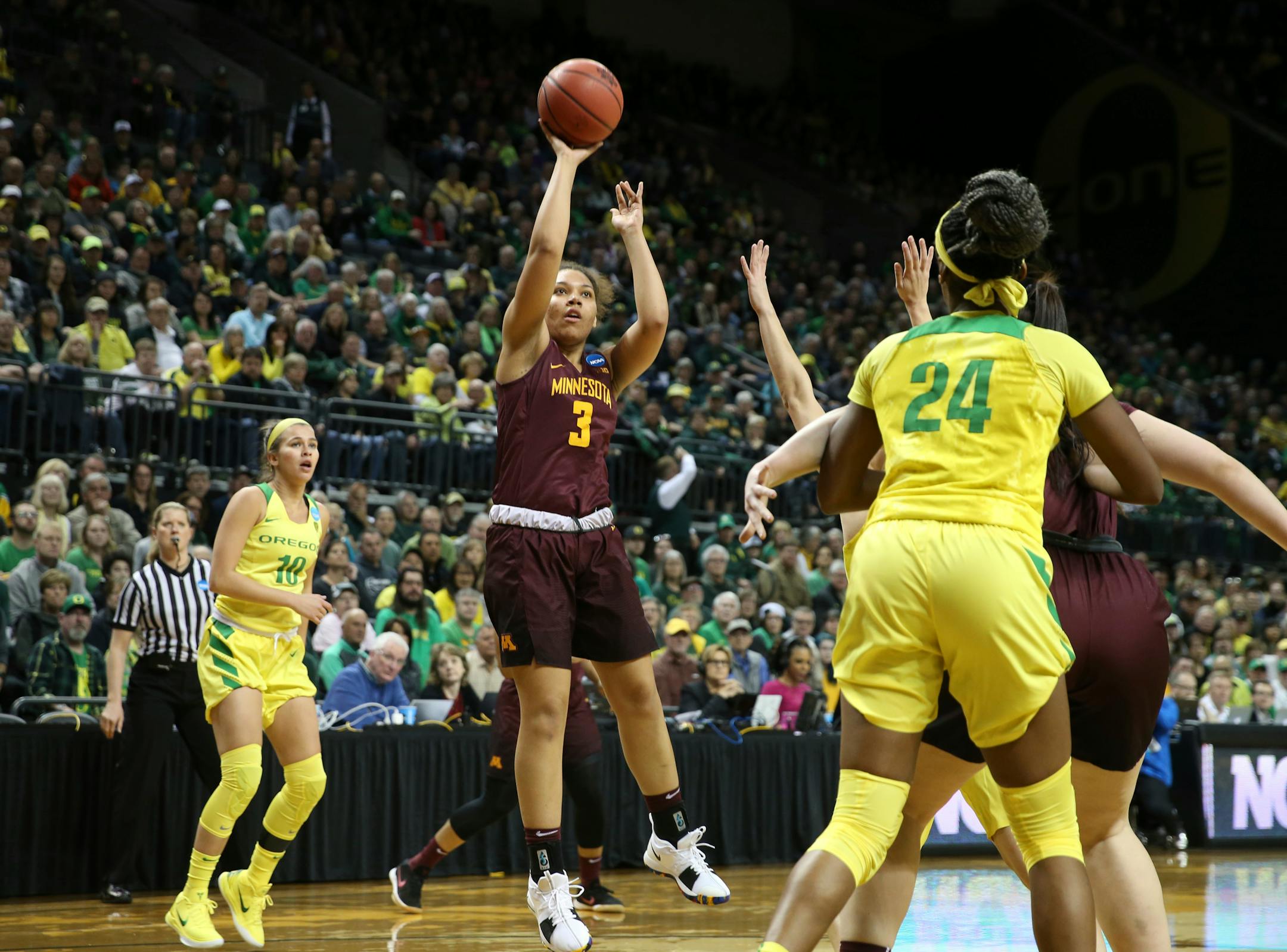 Minnesota's Destiny Pitts, center, shoots between Oregon's Lexi Bando, left, and Ruthy Hebard during the first half of a second-round game in the NCAA women's college basketball tournament in Eugene, Ore., Sunday, March 18, 2018. (AP Photo/Chris Pietsch)