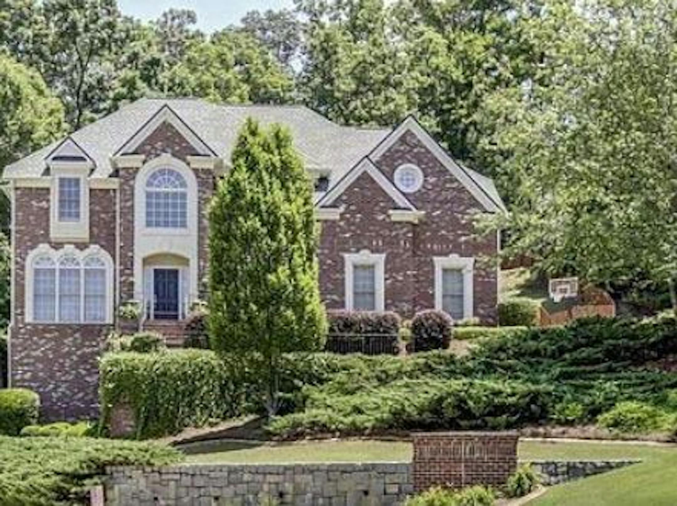 Public tax records for Cobb County, Gas., show that Jeffrey that Horner purchased this $460,000 home and did so taking out a substantially lower mortgage of about $220,000.