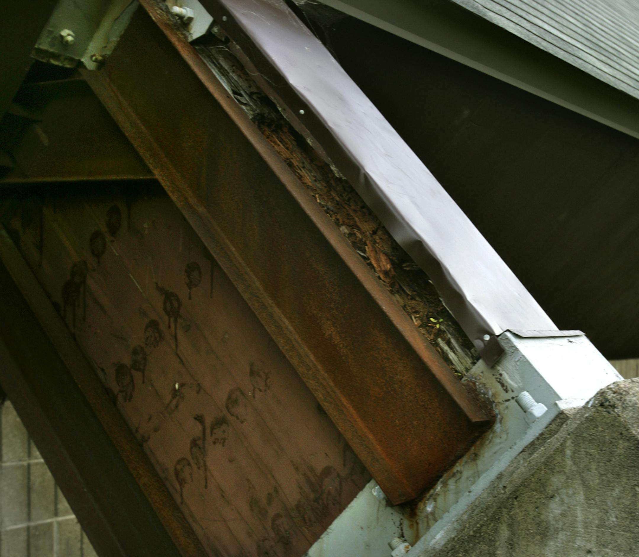 joel koyama¬•jkoyama@startribune.com ice 20014551a :] West St. Paul is discussing what to do with the city's aging ice rink. There are three options: build a new ice rink and attached field turf dome on busy Robert Street, make repairs to existing arena and add a 100,000 turf dome at existing location or just make repairs to existing ice arena and add some additional amenities. The current arena is in need of about $1.5 million worth of repairs. It needs a new roof, new ice making eq