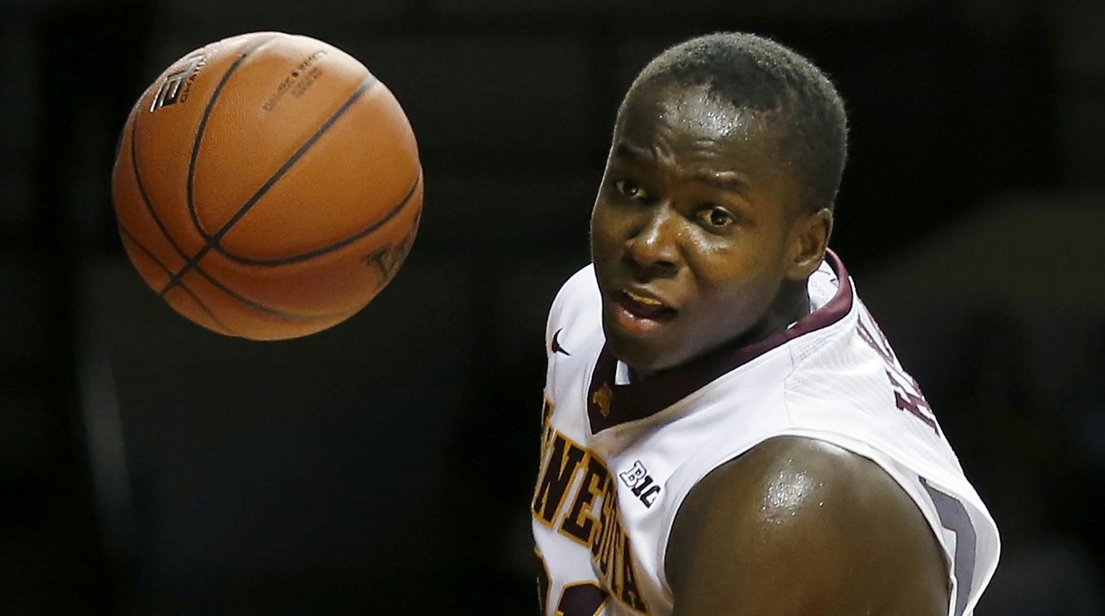 Bakary Konate (21) came down after dunking the ball in the second half. ] CARLOS GONZALEZ cgonzalez@startribune.com - January 27, 2016, Minneapolis, MN, Williams Arena, NCAA Basketball, University of Minnesota Gophers vs. Purdue Boilermakers