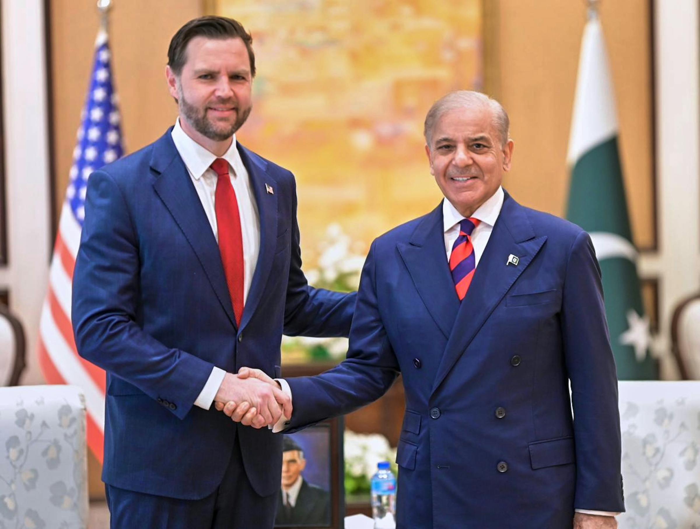 US and Iranian officials meet with mediators in Pakistan as talks kick off despite disagreements