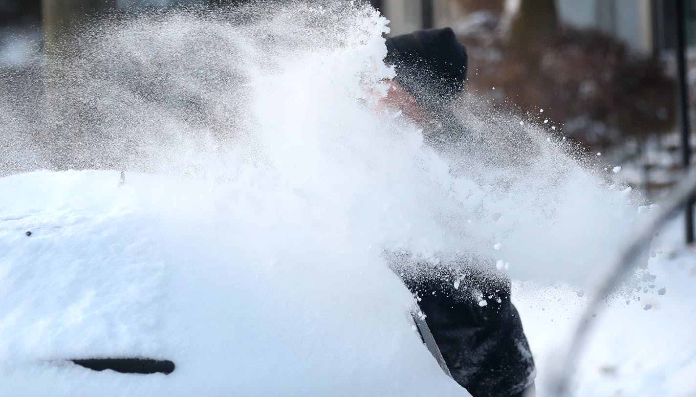 Andrew Schmidt scraped through frozen rain and snow while clearing the windows of his vehicle outside his southeast Minneapolis home Tuesday, Dec. 5, 2017, in Minneapolis, MN.] DAVID JOLES &#x2022; david.joles@startribune.com Traffic slowed by ice and snow during morning commute.**Andrew Schmidt ,cq