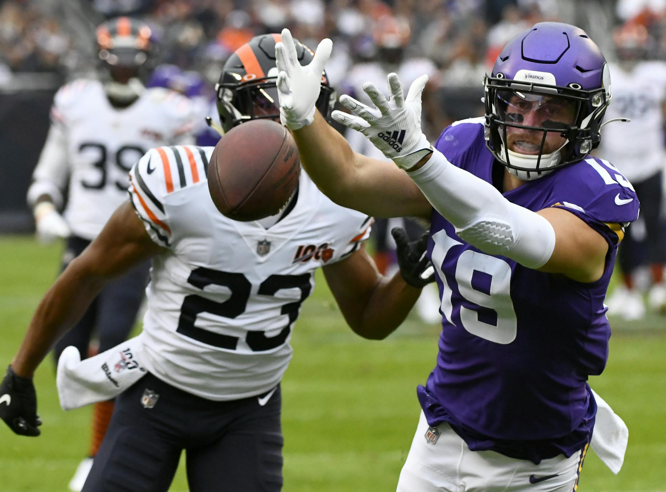 Minnesota Vikings wide receiver Adam Thielen, right, misses a pass as Chicago Bears cornerback Kyle Fuller (23) defends during the first half of an NFL football game Sunday, Sept. 29, 2019, in Chicago. (AP Photo/Matt Marton) ORG XMIT: MERab4738e2a4dfe83b15f5c2d65290c
