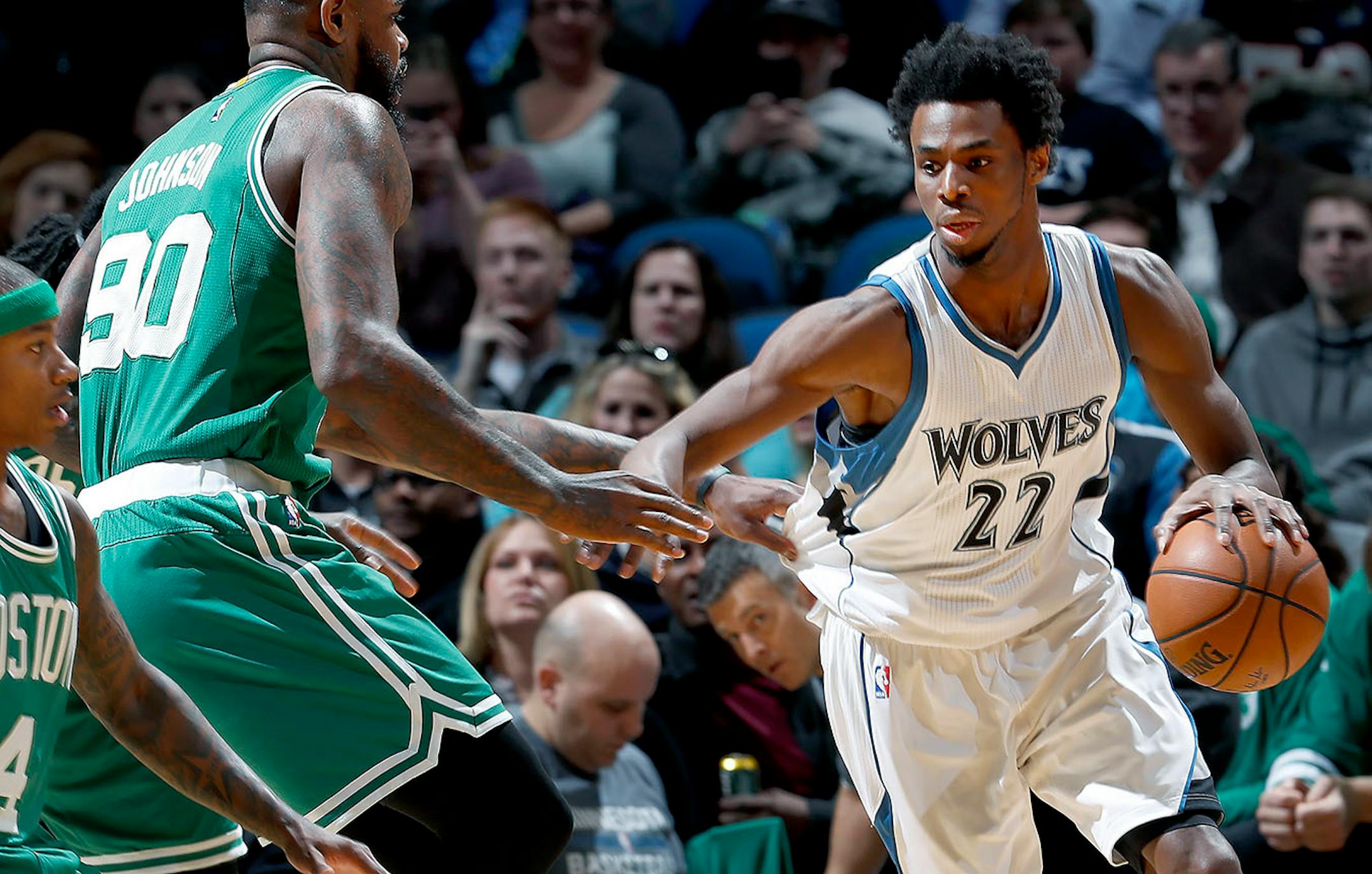 Andrew Wiggins (22) dribbled the ball in the first quarter.