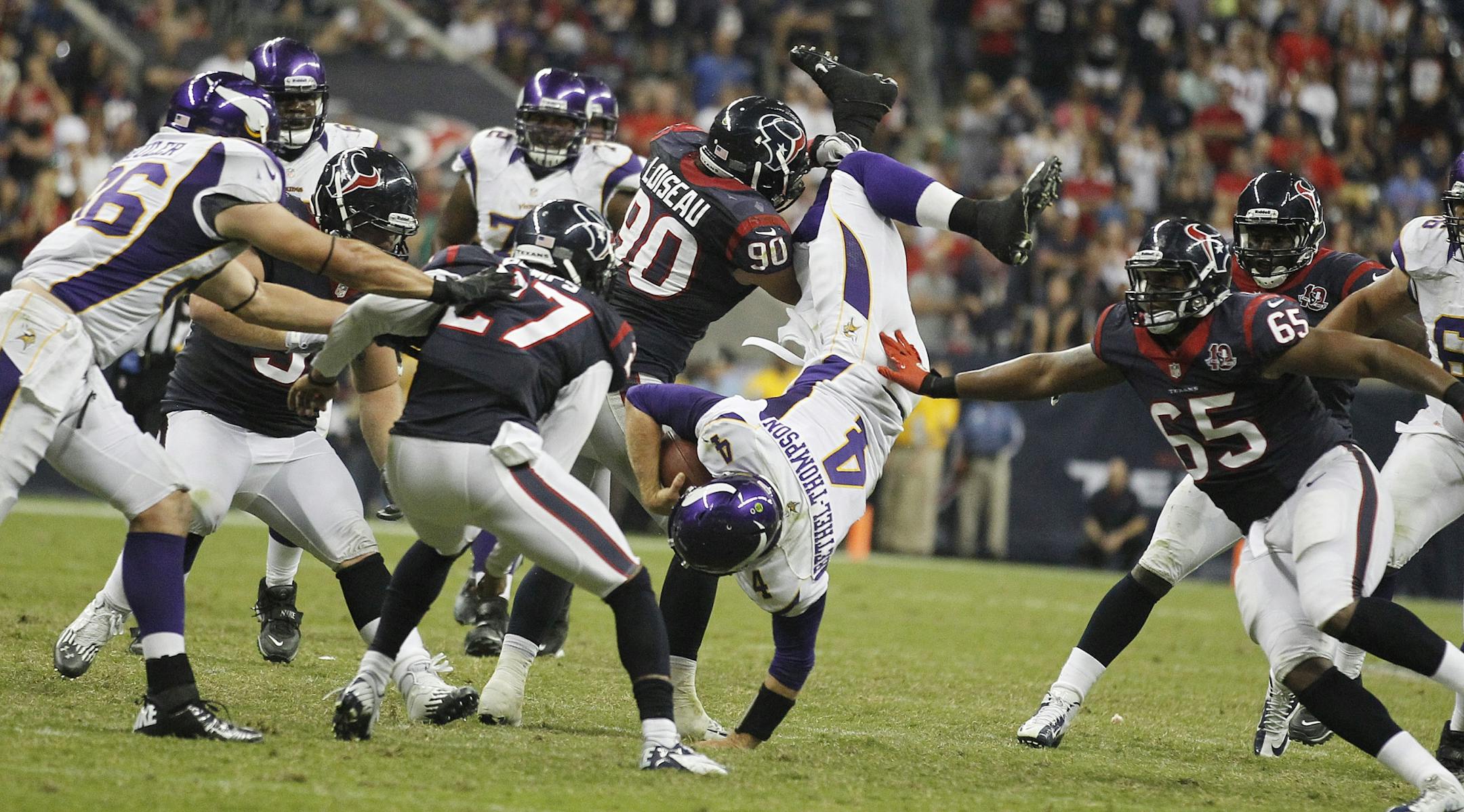 Minnesota quarterback McLeod Bethel-Thompson (4) tried to jumper over Houston linebacker Shawn Loiseau (90) Thursday night.