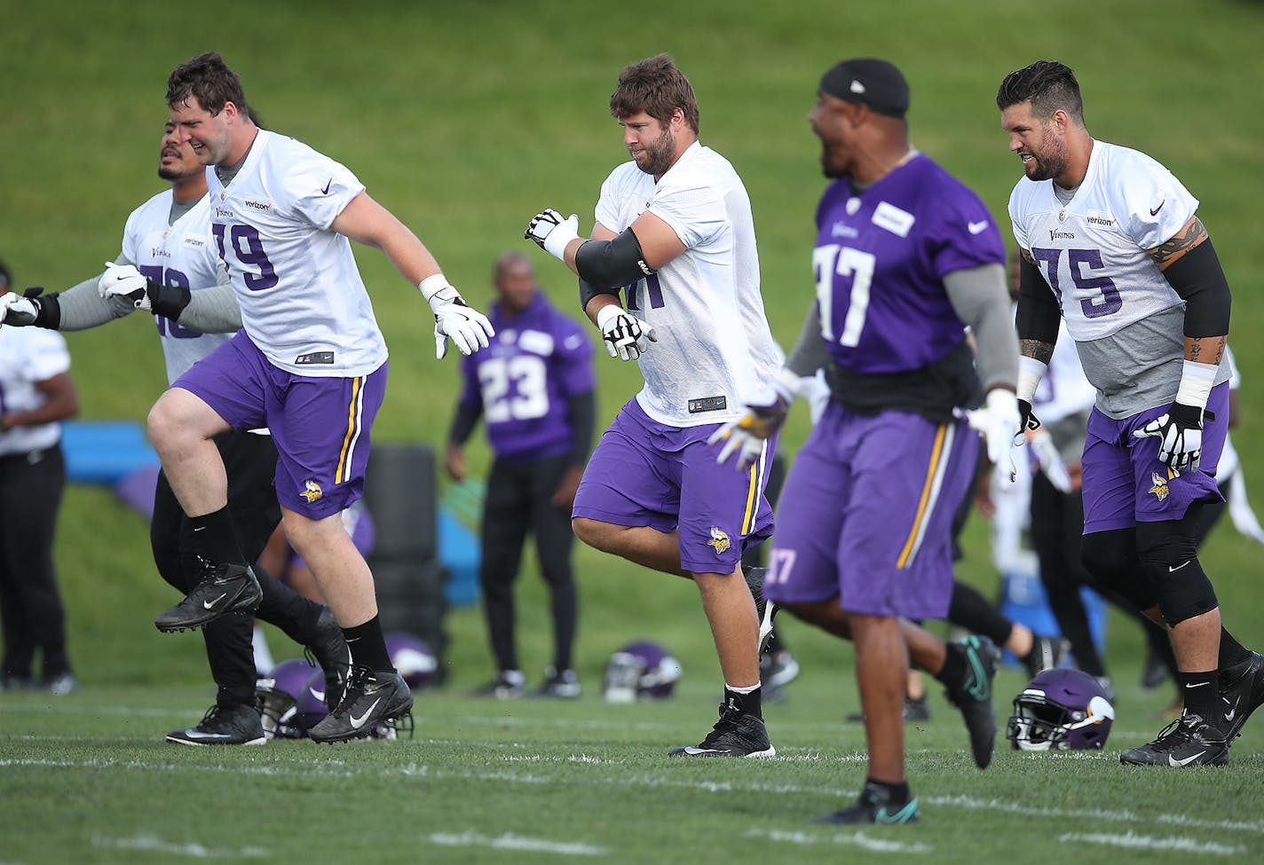 Riley Reiff, center, took to the field for practice at Winter Park, Wednesday, June 14, 2017 in Eden Prairie, MN. ] ELIZABETH FLORES &#xef; liz.flores@startribune.com