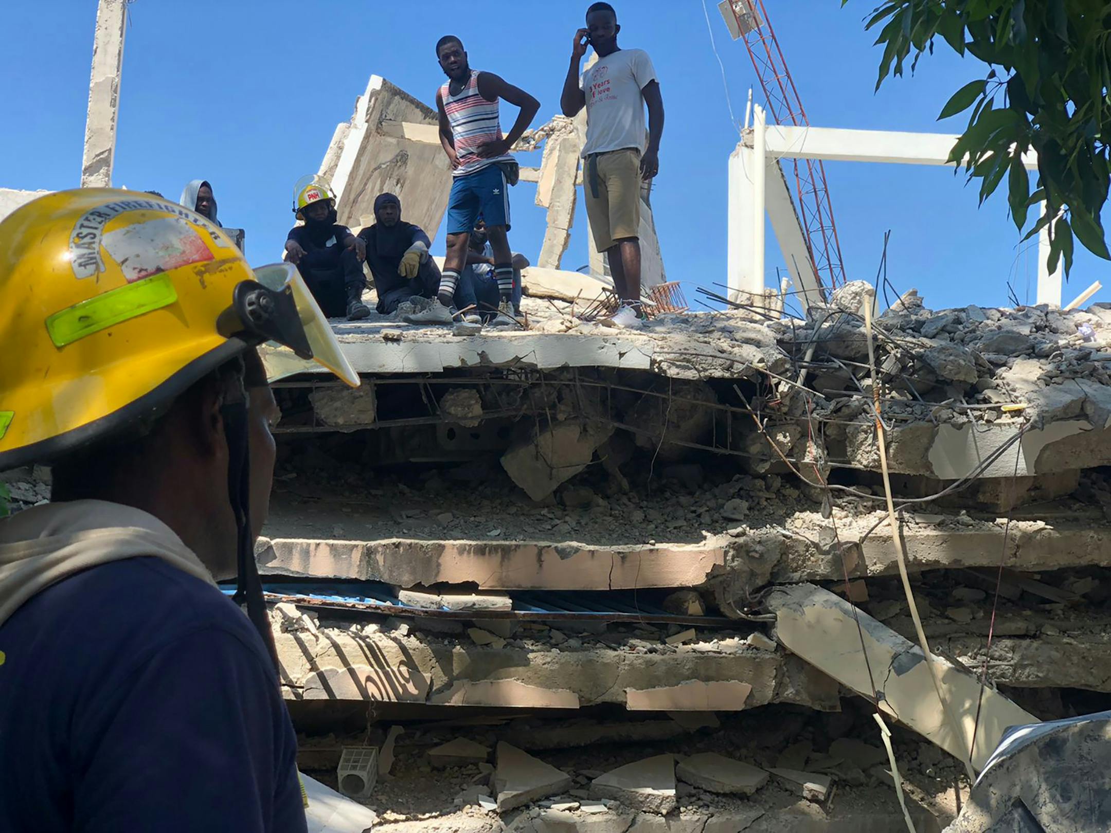 Image taken with a mobile device shows people gather at a damaged building after the earthquake in Les Cayes, Haiti, on Aug. 15, 2021. (Katherine Hernandez/Xinhua via ZUMA Press/TNS) ORG XMIT: 25223965W