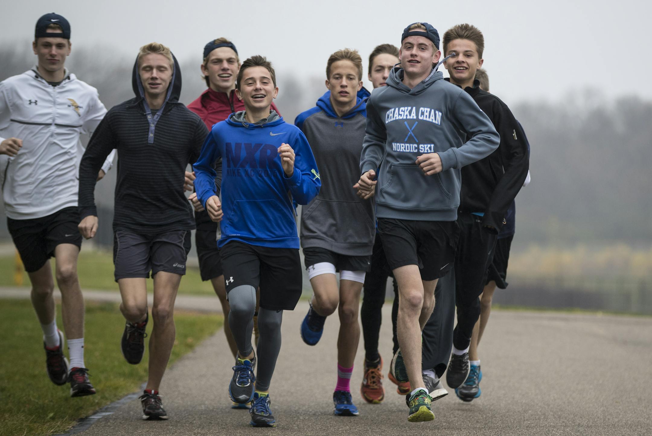 Zach Long (blue hoodie) and Nick Scheller (grey hoodie) at the head of the pack photographed on Monday, October 31, 2016, in Chanhassen, Minn. ] RENEE JONES SCHNEIDER • renee.jones@startribune.com