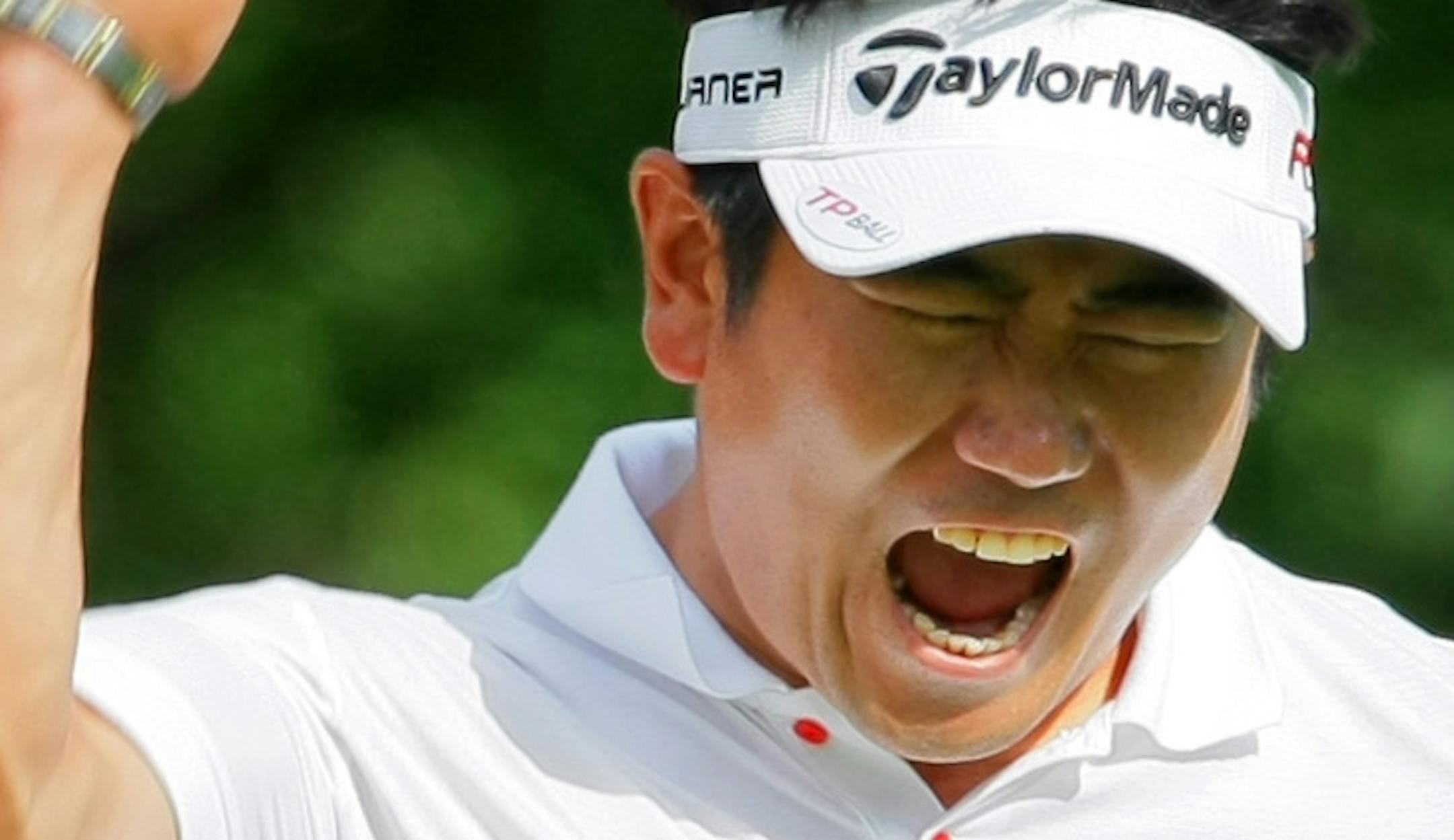 BRIAN PETERSON • brianp@startribune.com Chaska, MN 8/13/2009 91st PGA Championship Final Round ] Y.E. Yang celebrates his chip in fr birdie on the 14th hole to go ahead of Tiger Woods.
