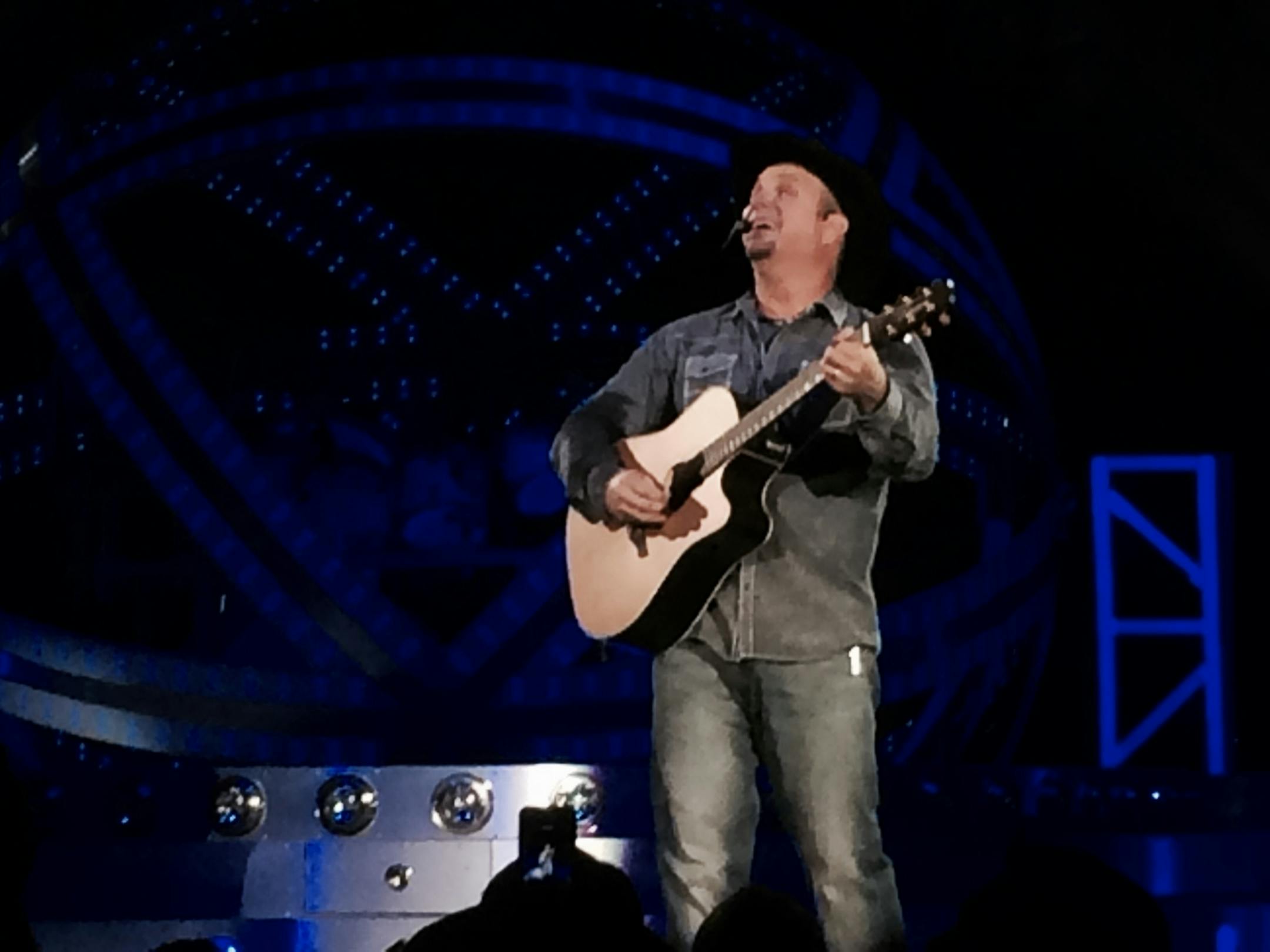 Garth Brooks at Target Center Saturday evening, 11/15/14, Minnenapolis MN. PHOTO: Jon Bream - Star Tribune