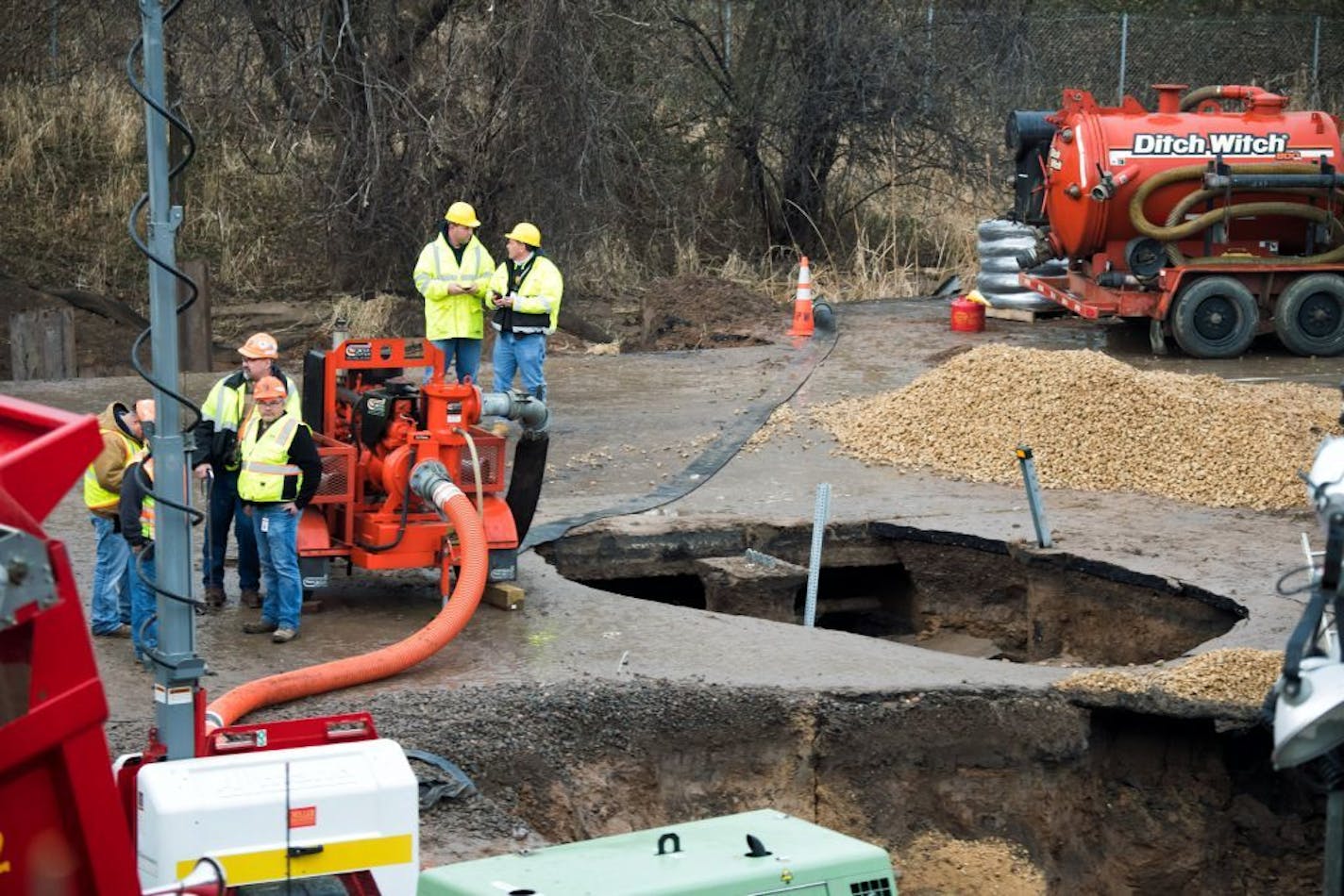 A water main break in Oakdale early Sunday morning caused a large washout under Interstate 694, and motorists will face a major detour for days, said a spokesman for the Minnesota Department of Transportation (MnDOT).