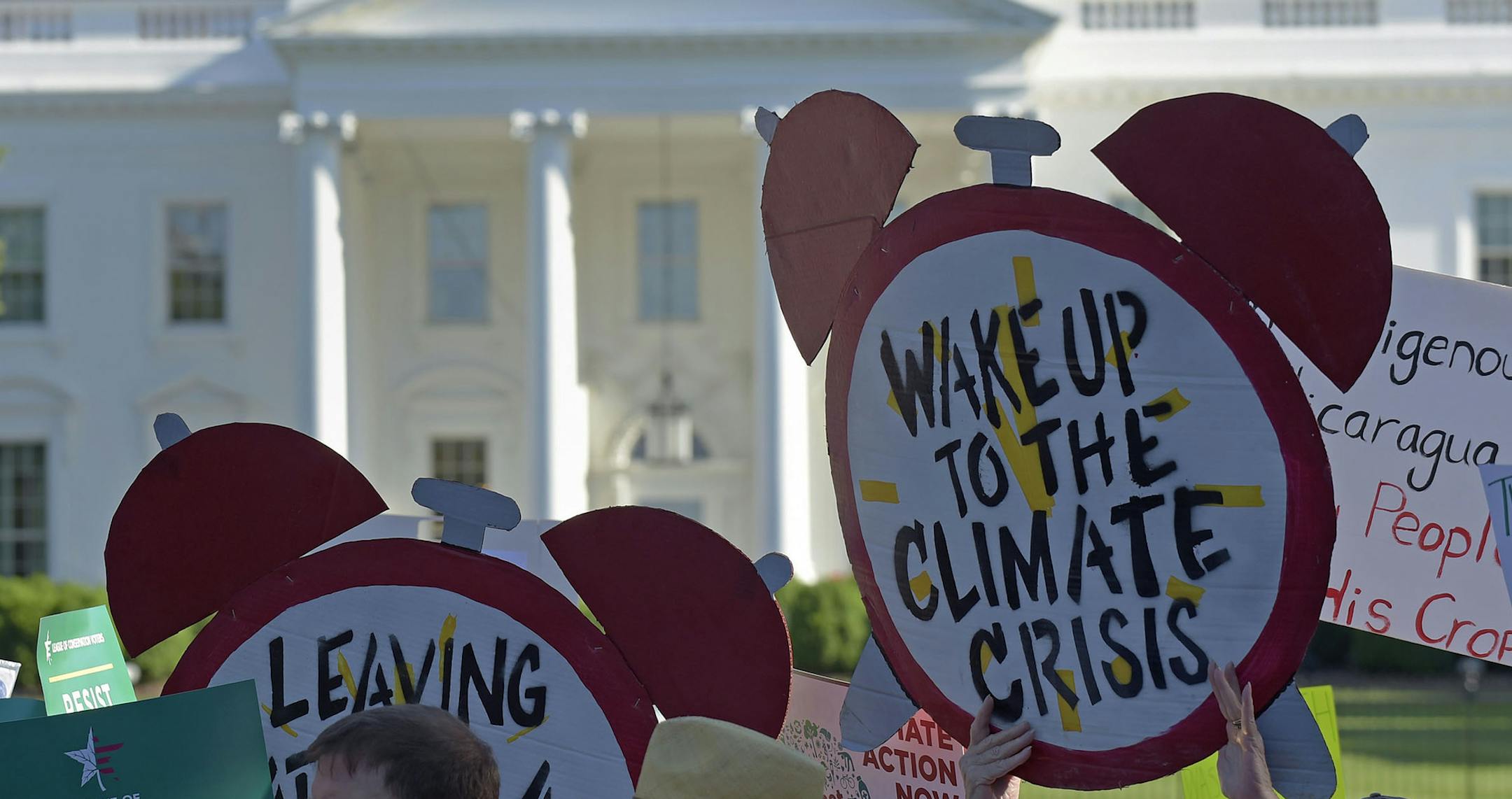 Protesters gather outside the White House in Washington, Thursday, June 1, 2017, to protest President Donald Trump's decision to withdraw the Unites States from the Paris climate change accord. (AP Photo/Susan Walsh) ORG XMIT: MIN2017060117245578